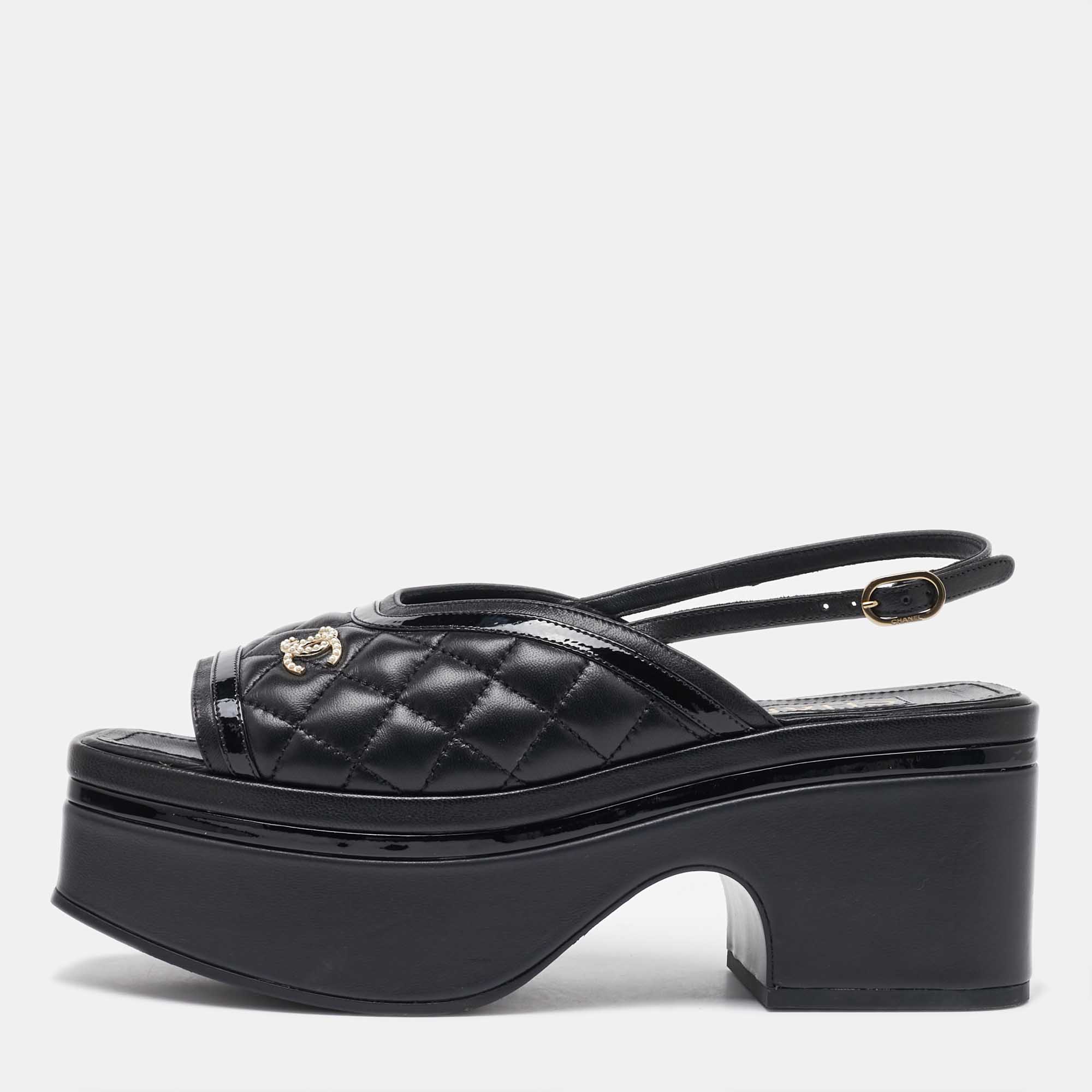 مملوكة مسبقًا Chanel Black Quilted Leather and Patent Leather CC Platform Slingback Sandals Size 37
