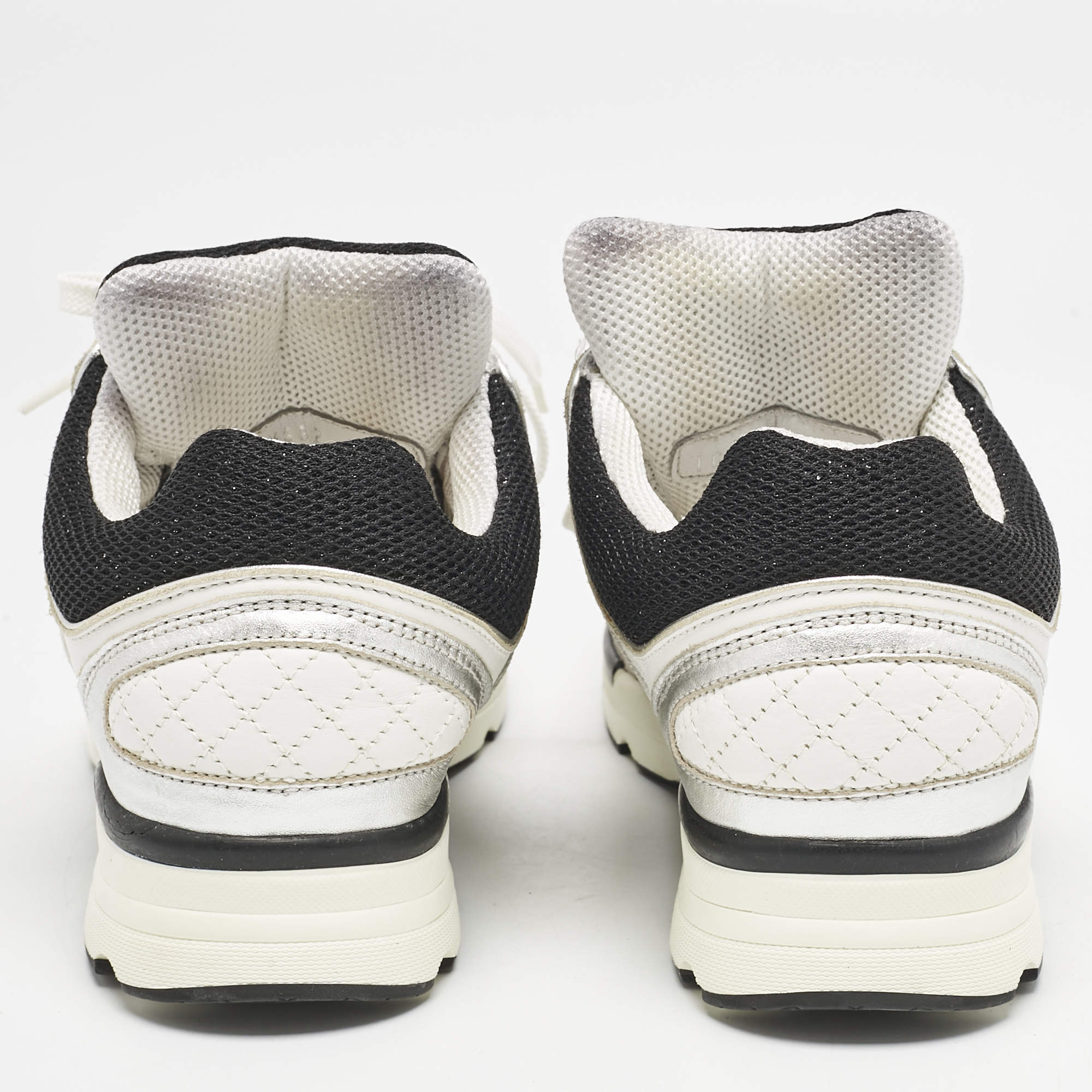 Pre Owned Chanel Black/White Leather and Mesh CC Interlocking Logo Low Top Sneakers Size 37.5