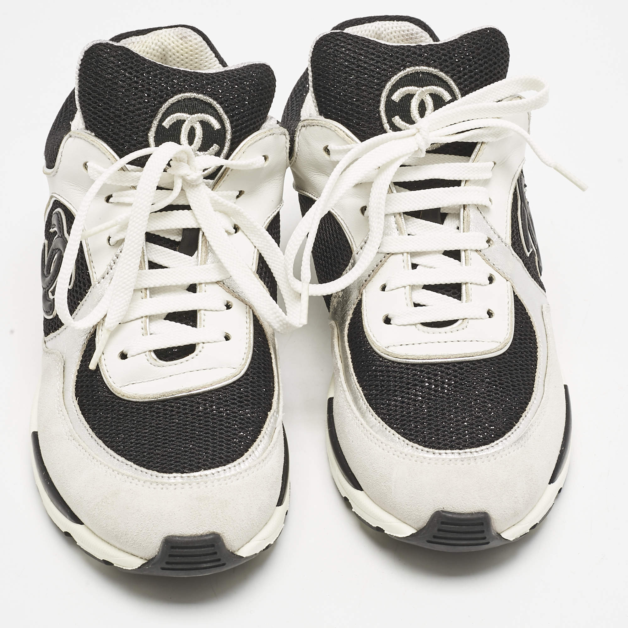 Pre Owned Chanel Black/White Leather and Mesh CC Interlocking Logo Low Top Sneakers Size 37.5