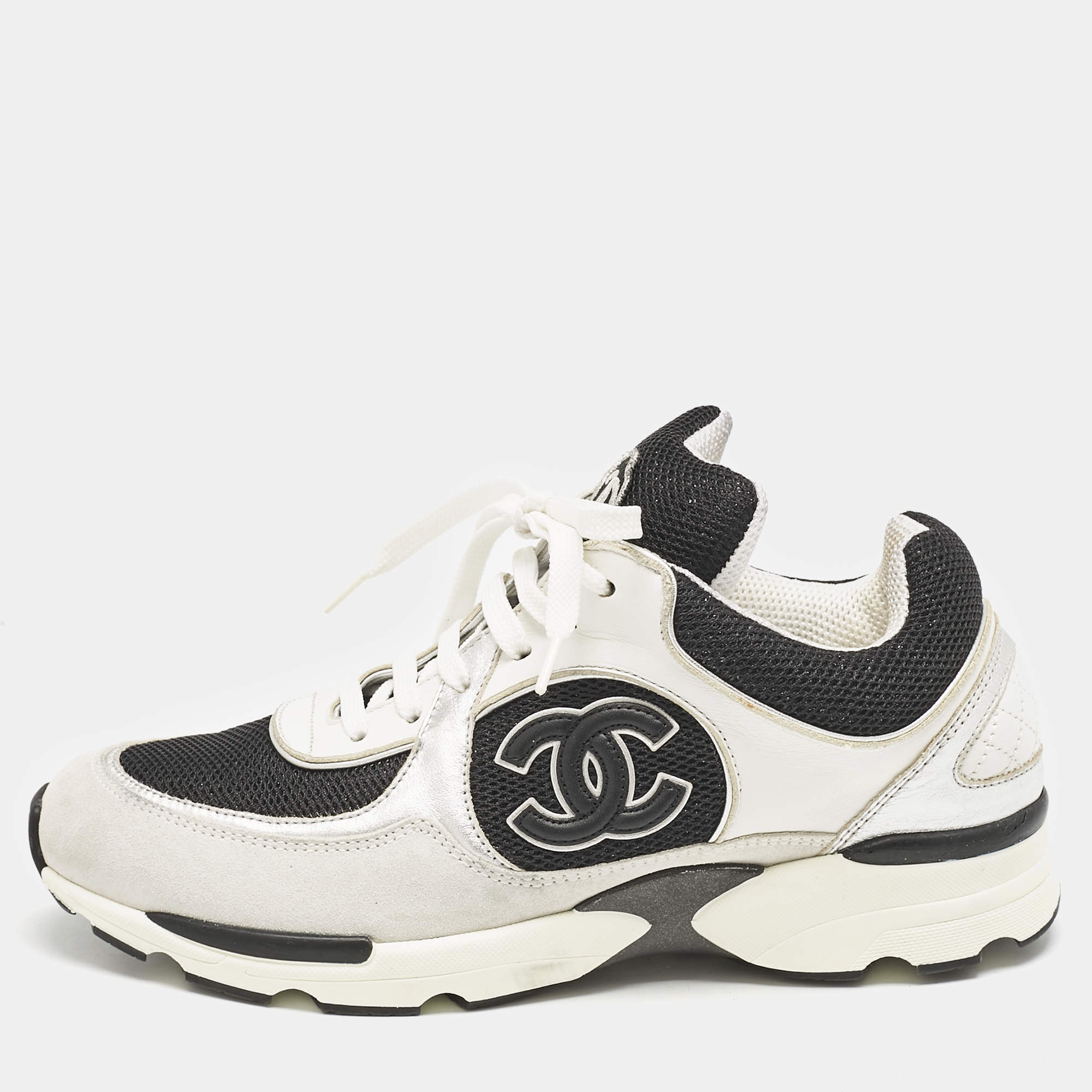Pre Owned Chanel Black/White Leather and Mesh CC Interlocking Logo Low Top Sneakers Size 37.5