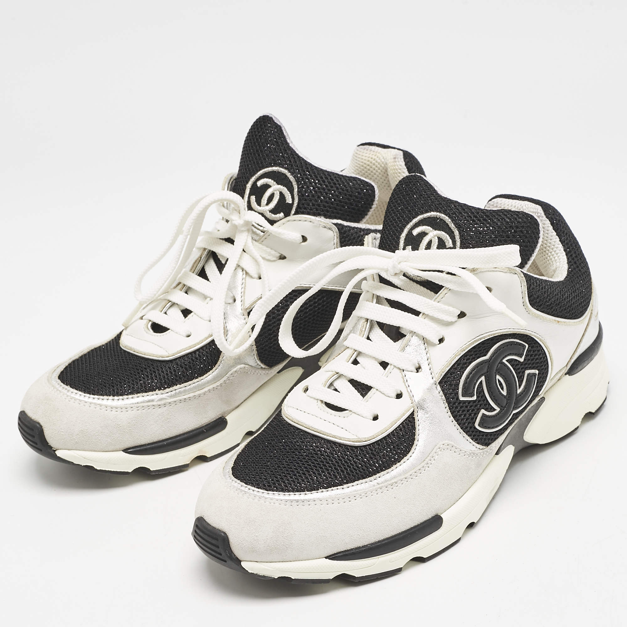 Pre Owned Chanel Black/White Leather and Mesh CC Interlocking Logo Low Top Sneakers Size 37.5