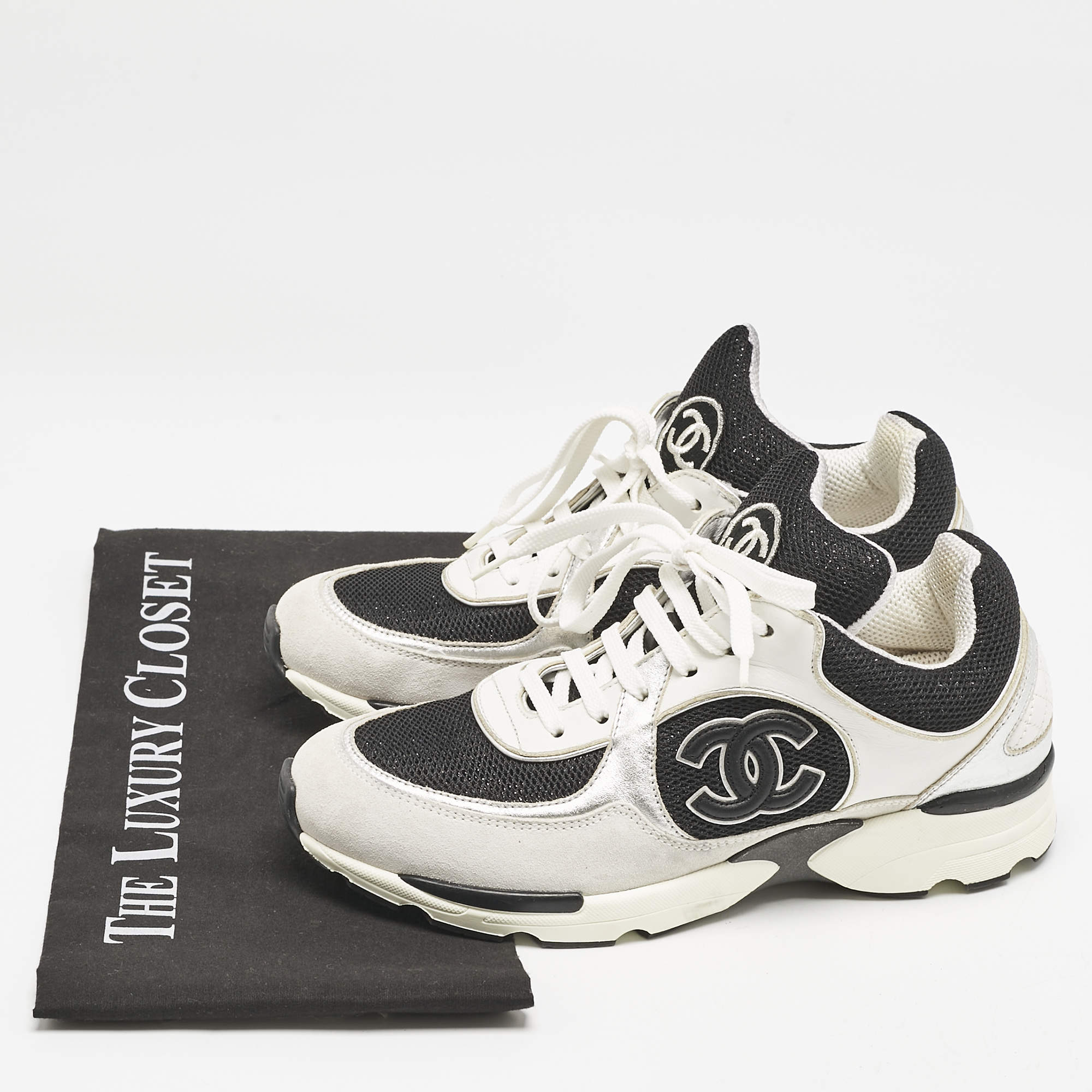 Pre Owned Chanel Black/White Leather and Mesh CC Interlocking Logo Low Top Sneakers Size 37.5
