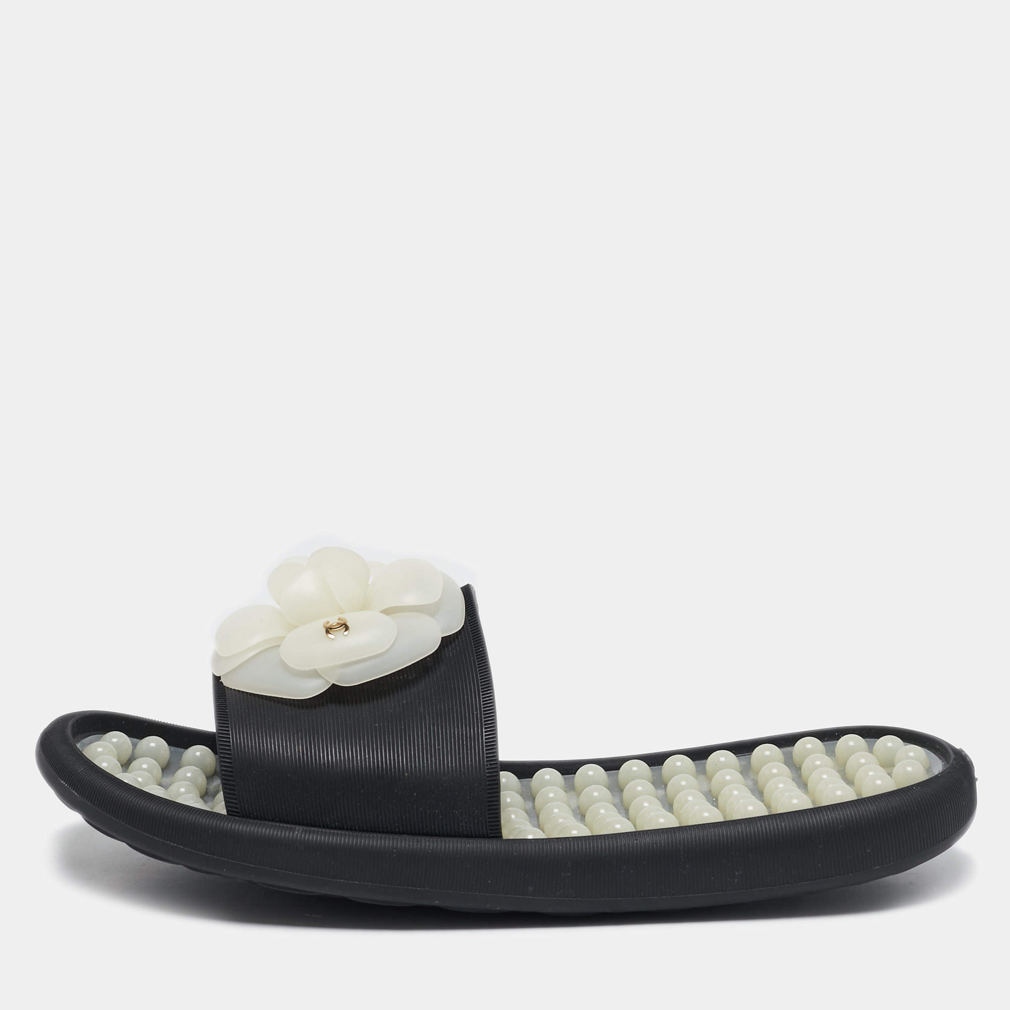 مملوكة مسبقًا Chanel Black/White Rubber CC Camellia Flat Slide Sandals Size 38