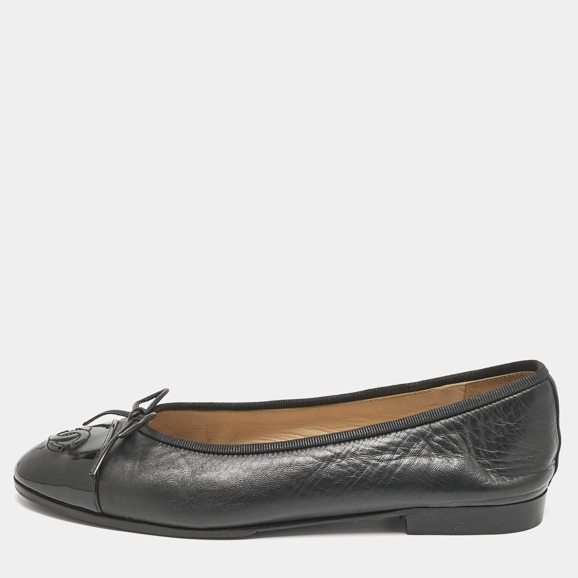 Pre Owned Chanel Black Leather and Patent Cap Toe CC Bow Ballet Flats Size 36