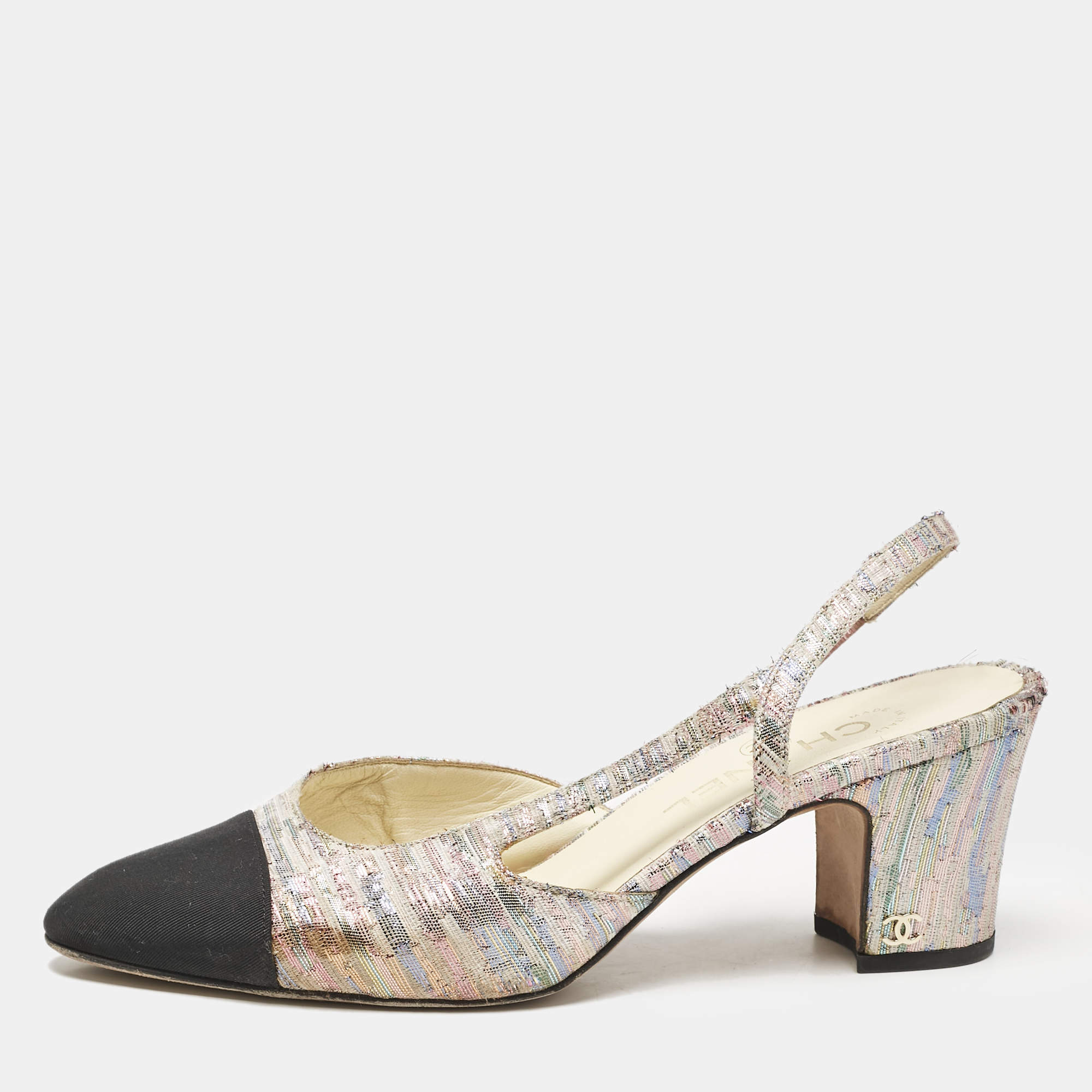 Pre Owned Chanel White/Black Canvas and Tweed CC Slingback Block Heel Pumps Size 38.5