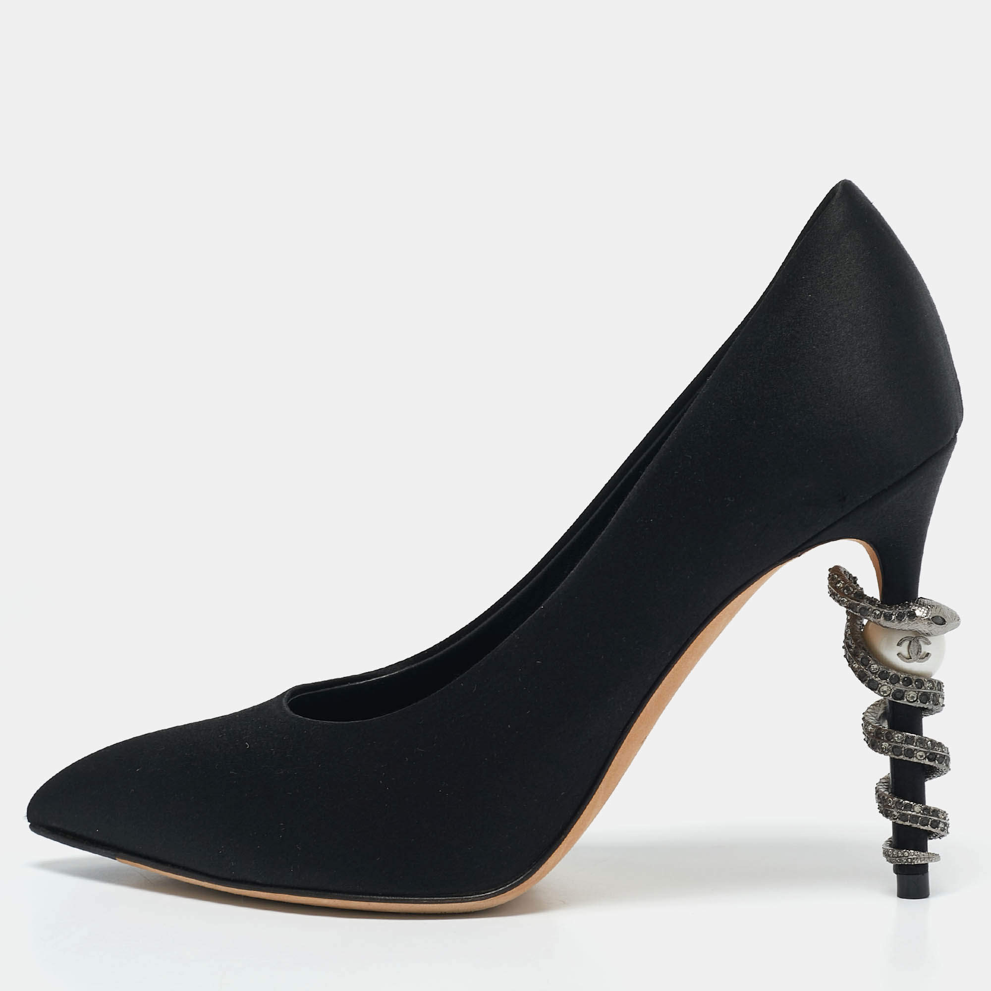 مملوكة مسبقًا Chanel Black Satin Snake Wrap Heel Pumps Size 37.5