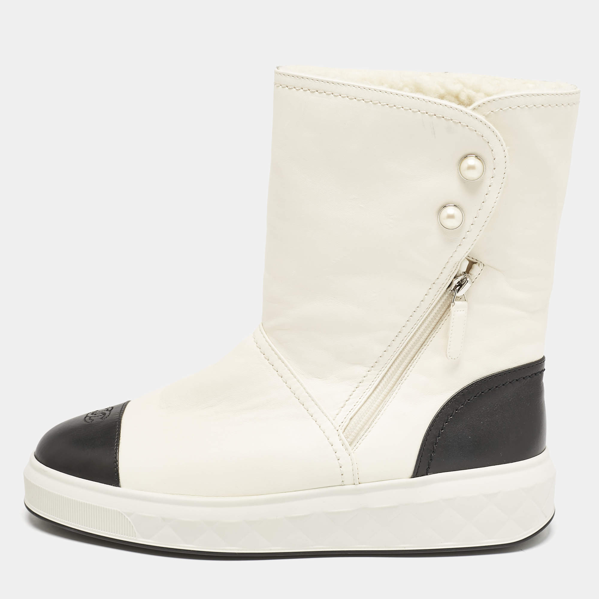 Chanel Off White/Black Leather CC Snow Boots Size 41