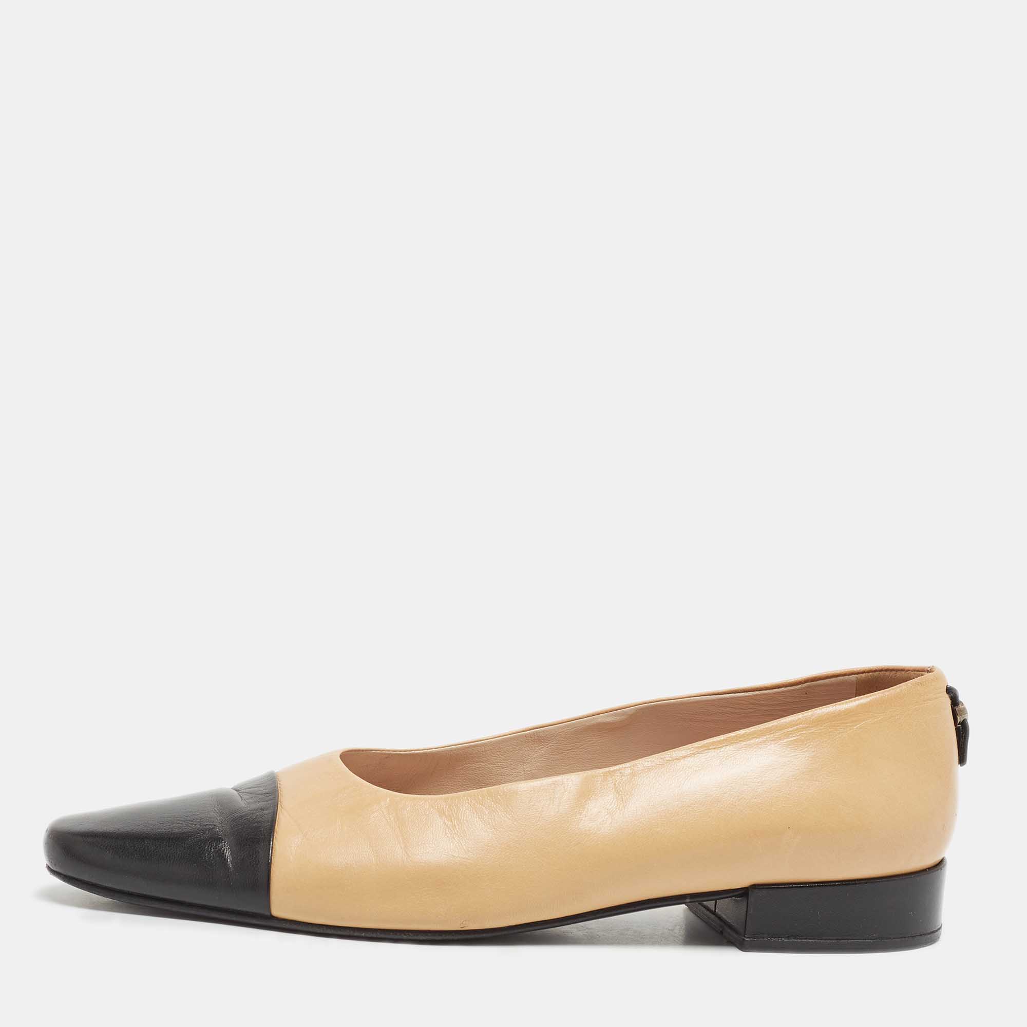 Pre Owned Chanel Beige/Black Leather CC Bow Cap Toe Ballet Flats Size 37