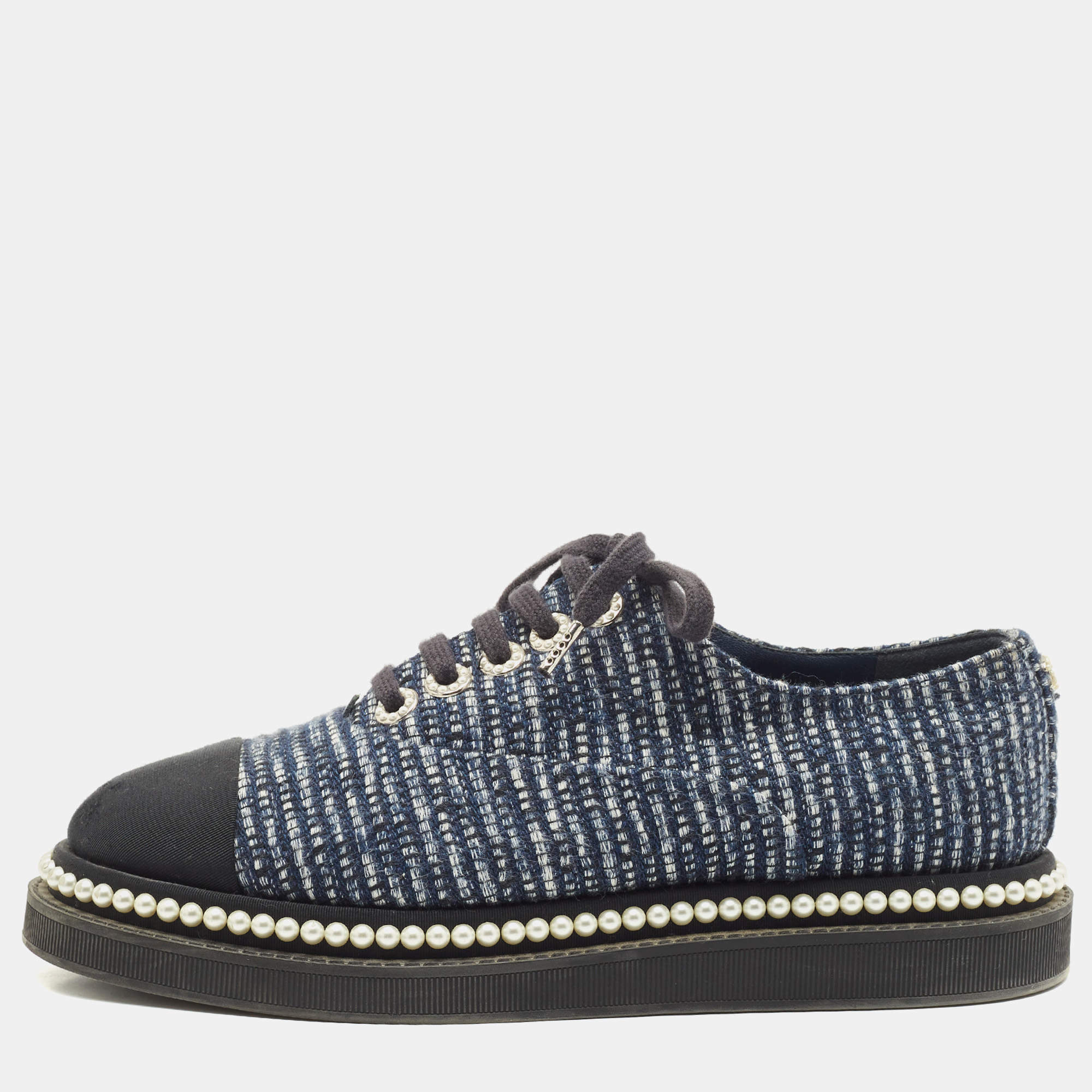 مملوكة مسبقًا Chanel Black/Navy Blue Canvas and Tweed Grosgrain Lace Up Sneakers Size 38