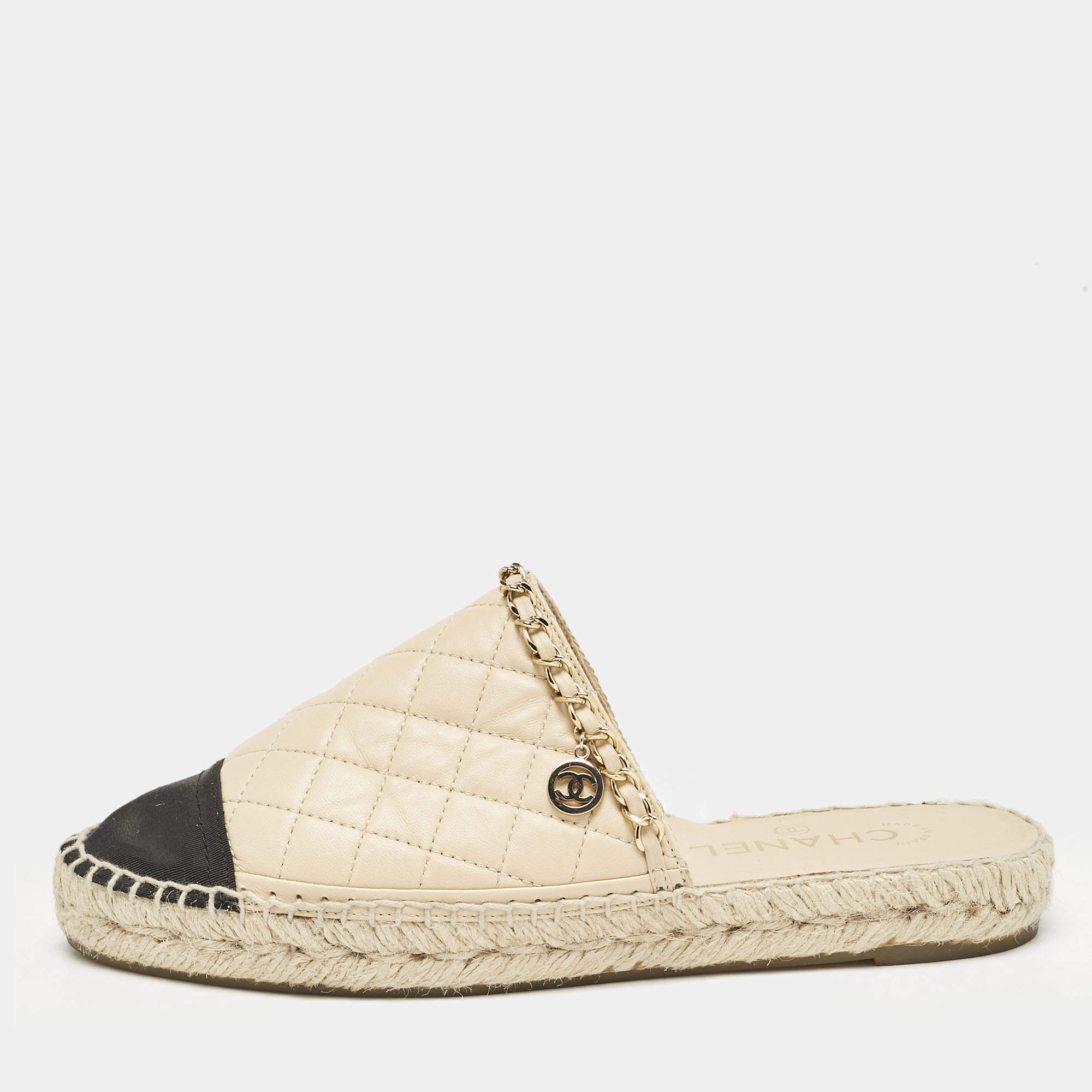 Pre Owned Chanel Beige/Black Quilted Leather and Canvas CC Chain Espadrille Sandals Size 39