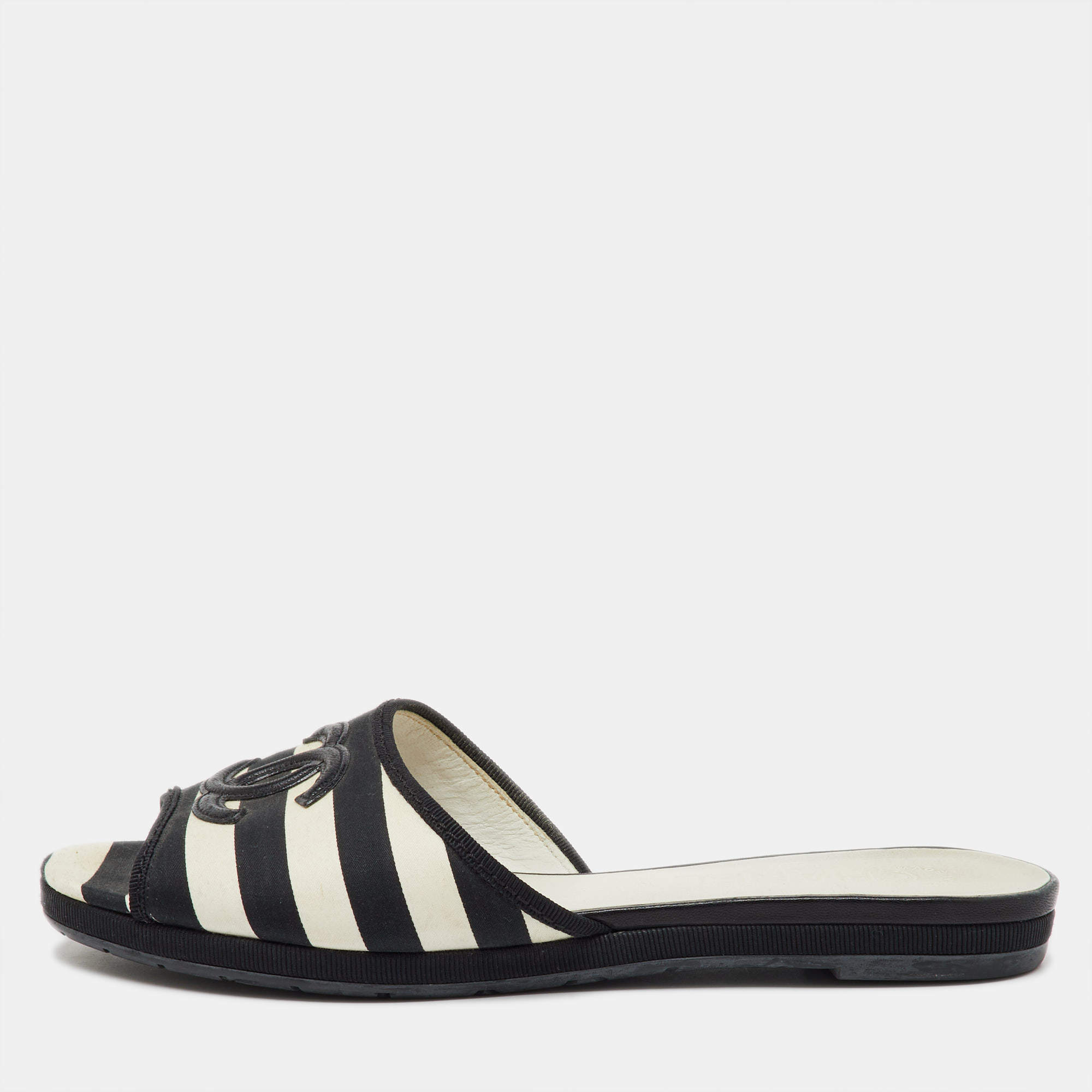Pre Owned Chanel Black/White Stripe Print Fabric CC Flat Slide Sandals Size 36.5