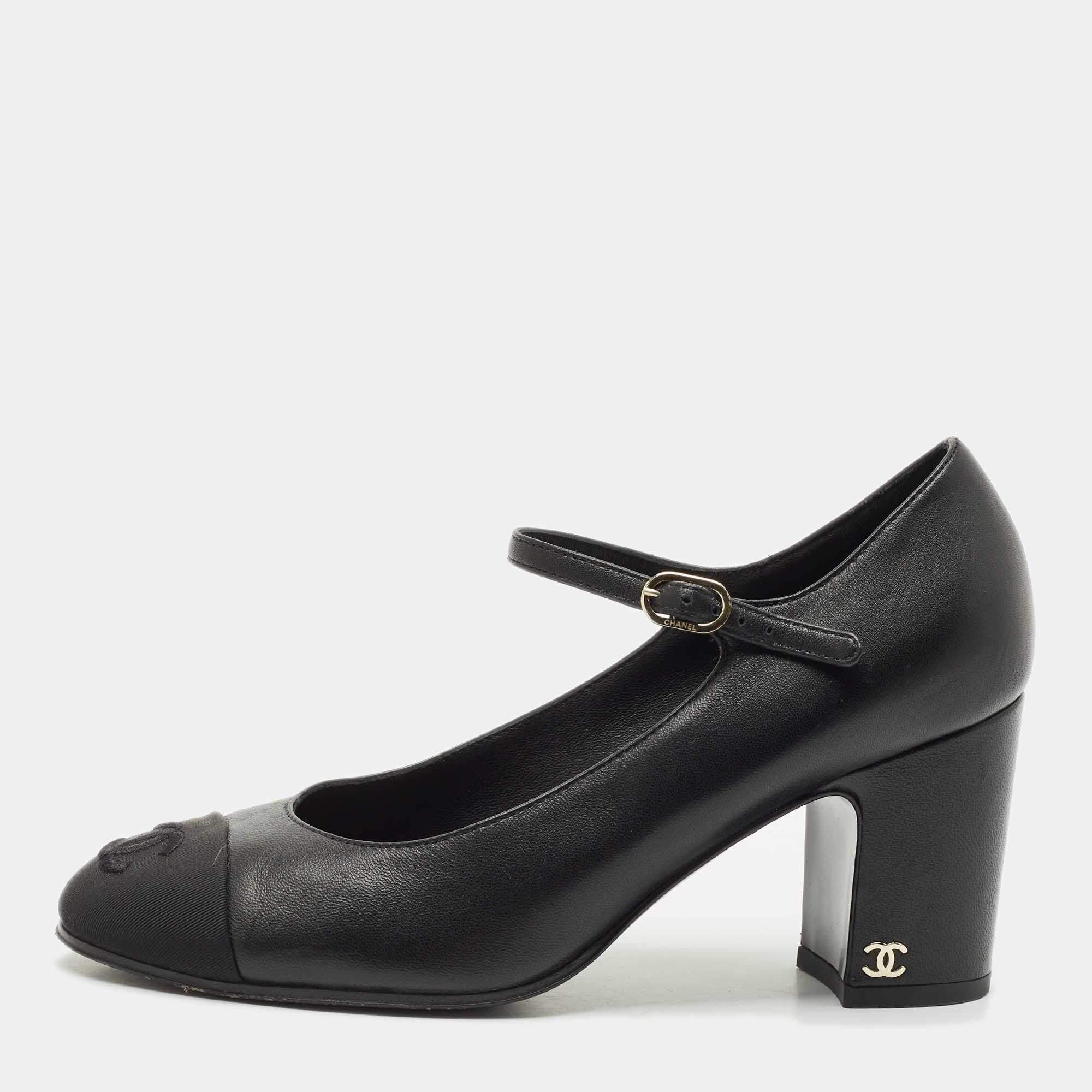 مملوكة مسبقًا Chanel Black Leather and Fabric CC Cap Toe Mary Jane Pumps Size 36.5