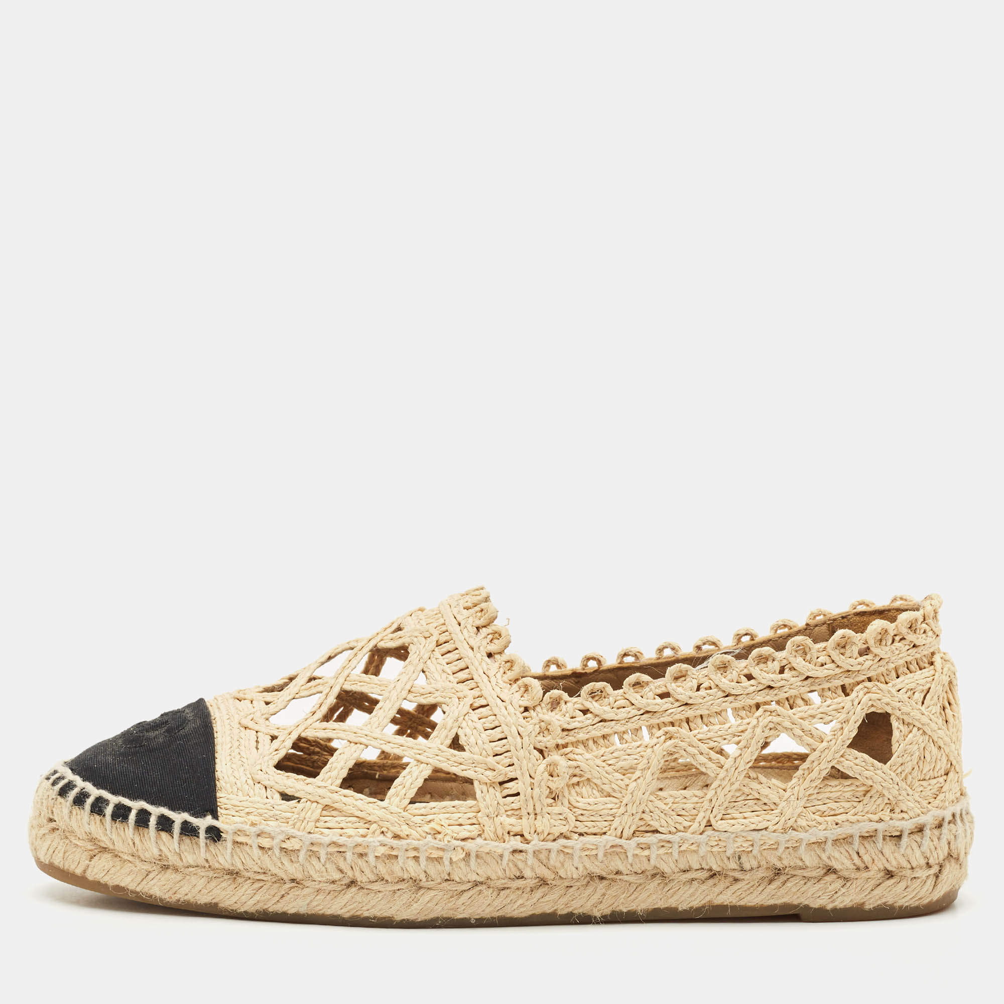 Chanel Beige/Black Woven Raffia and Fabric CC Cap Toe Espadrille Flats Size 38