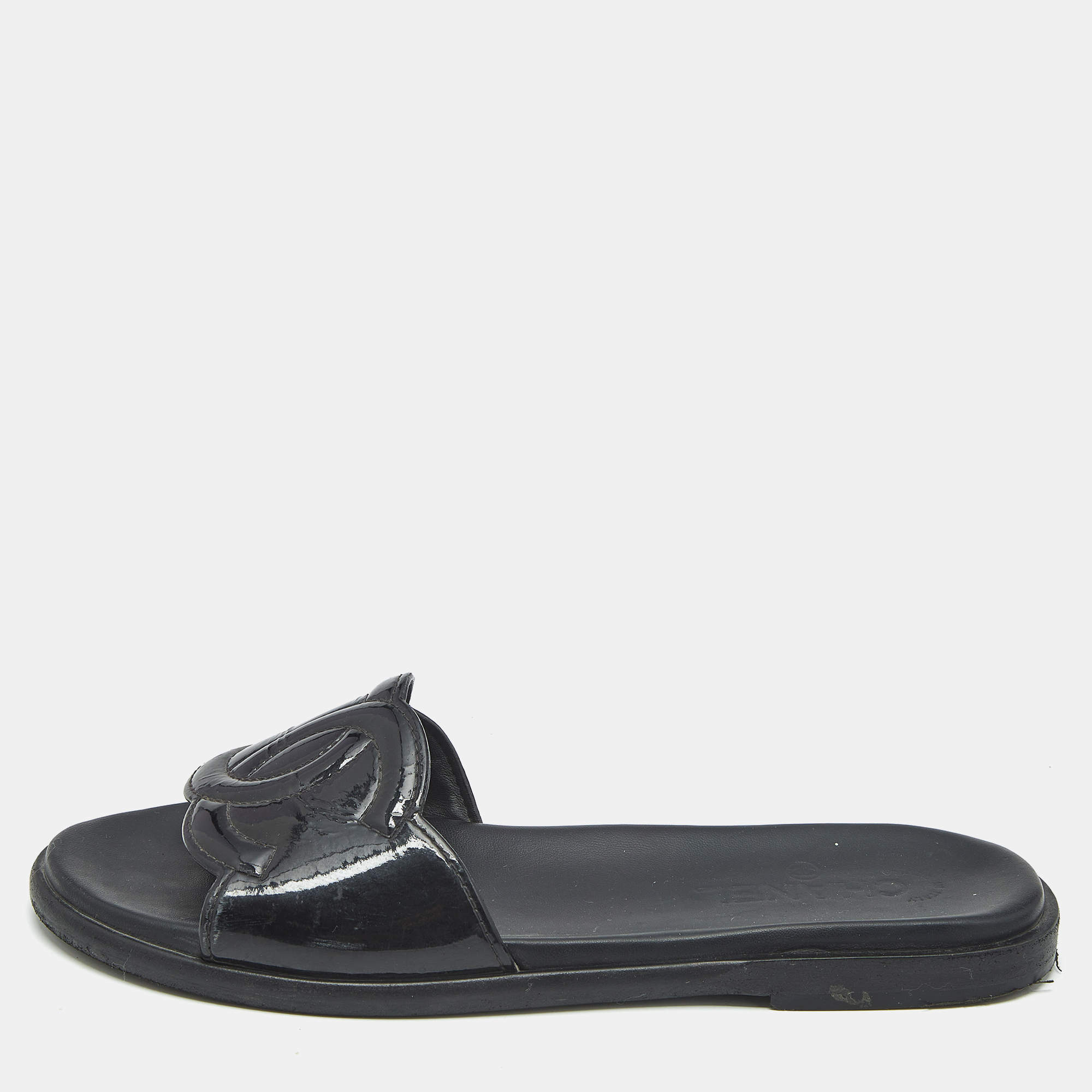 Pre Owned Chanel Black Patent Leather CC Flat Slides Size 40
