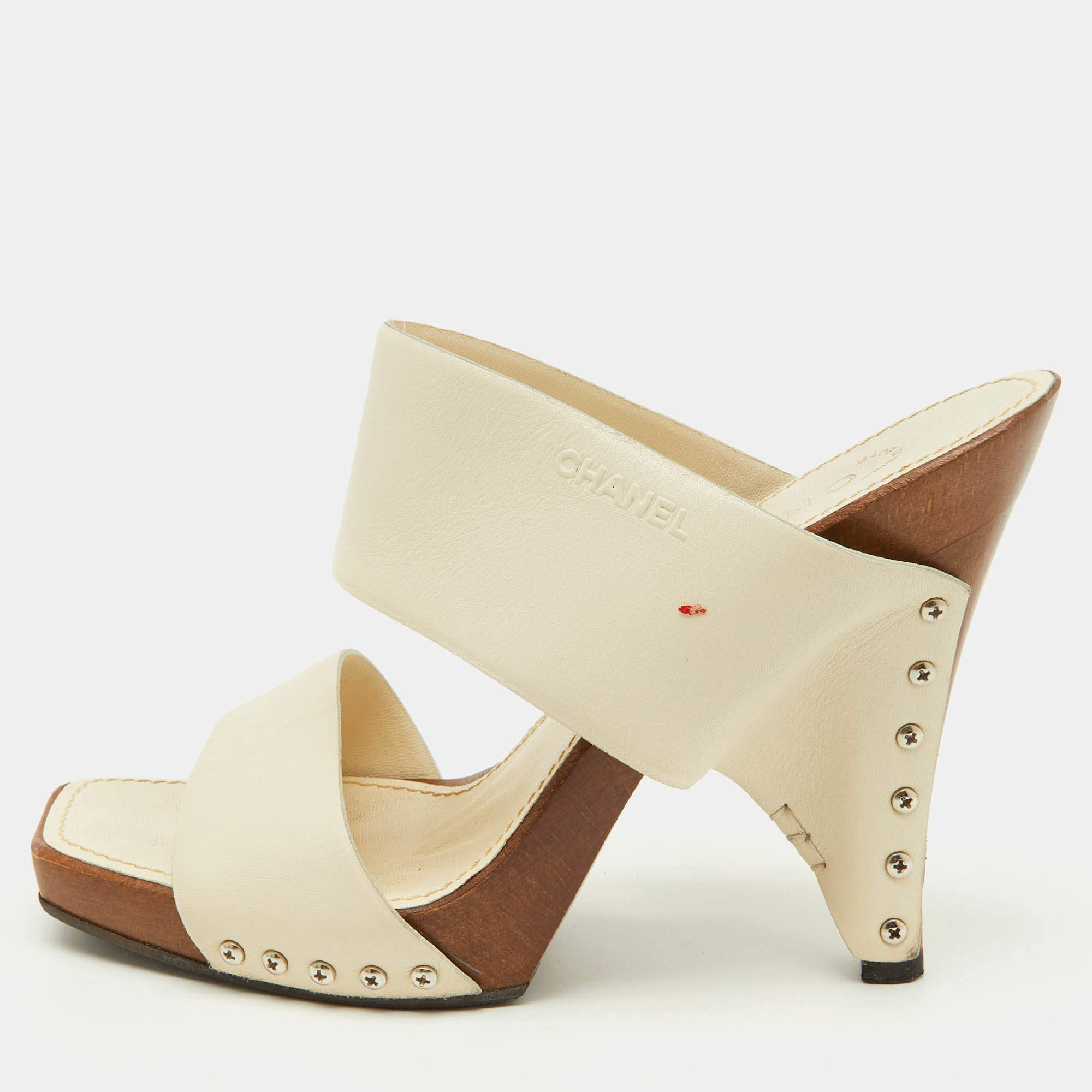 Pre Owned Chanel Off White Leather Platform Slide Sandals Size 39