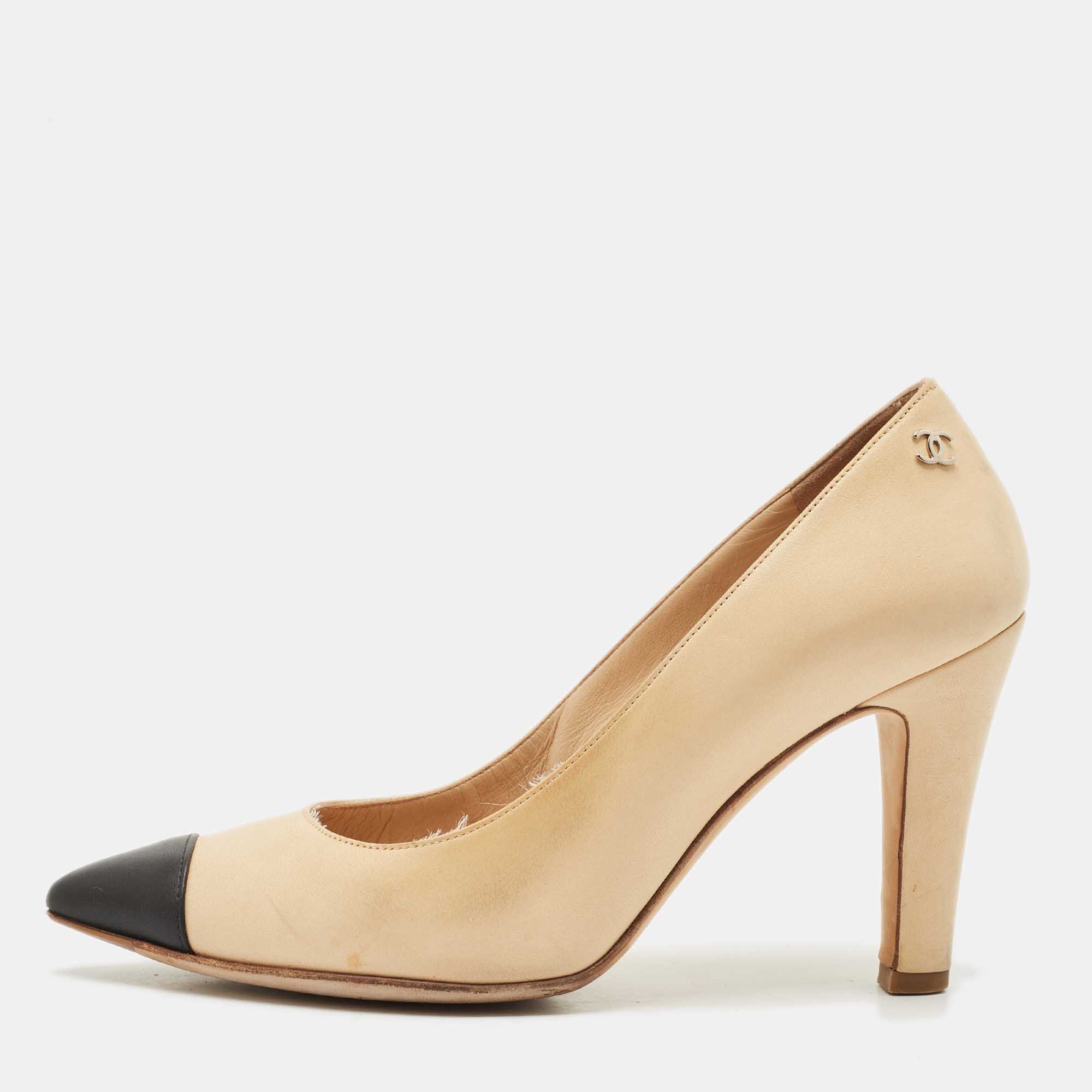 Pre Owned Chanel Beige/Black Leather Pointed Toe Pumps Size 36.5