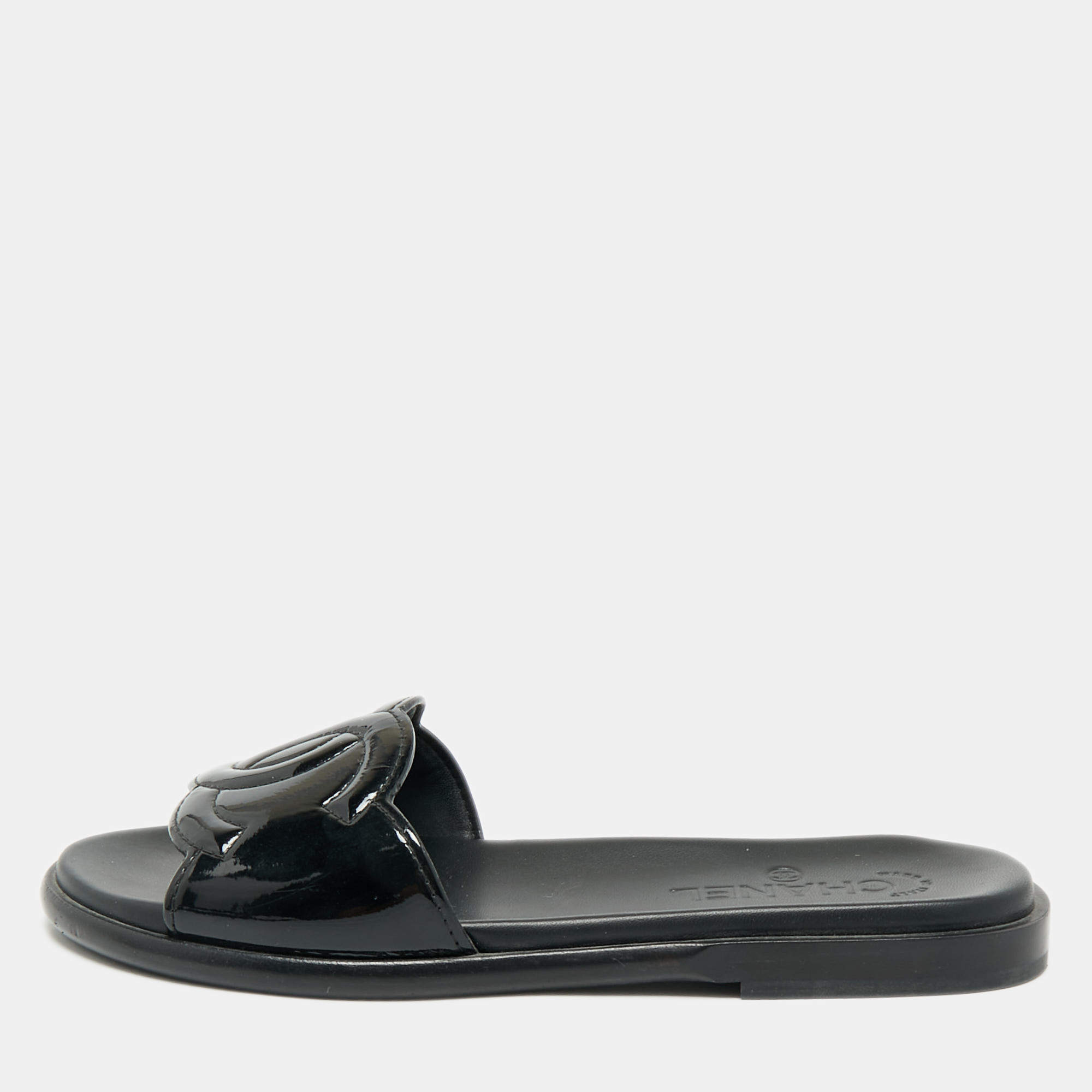 Pre Owned Chanel Black Patent Leather CC Flat Slides Size 38.5