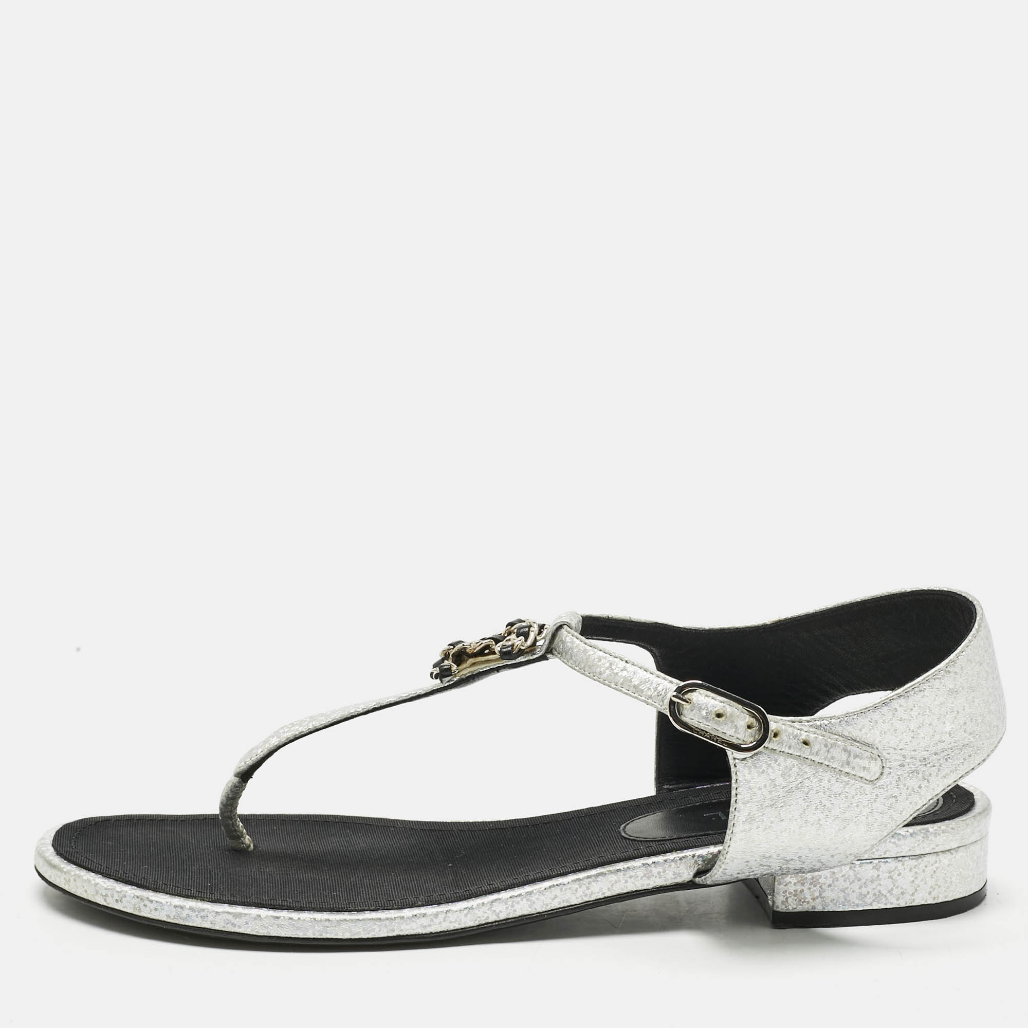 Pre Owned Chanel Metallic Silver Leather CC Thong Flat Sandals Size 38.5