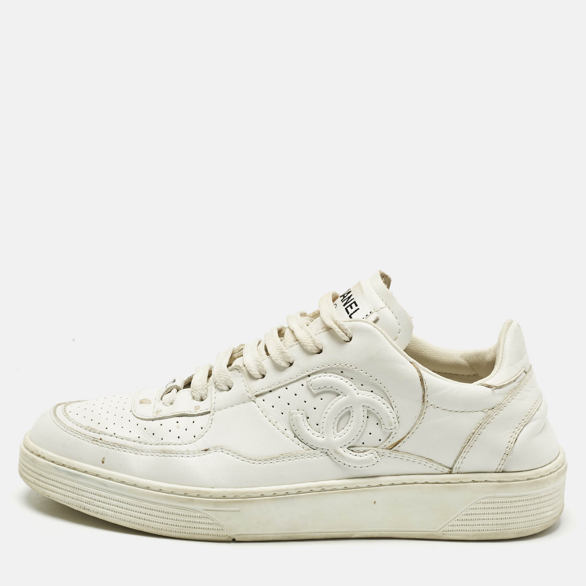 مملوكة مسبقًا Chanel White Perforated Leather CC Low Top Sneakers Size 39