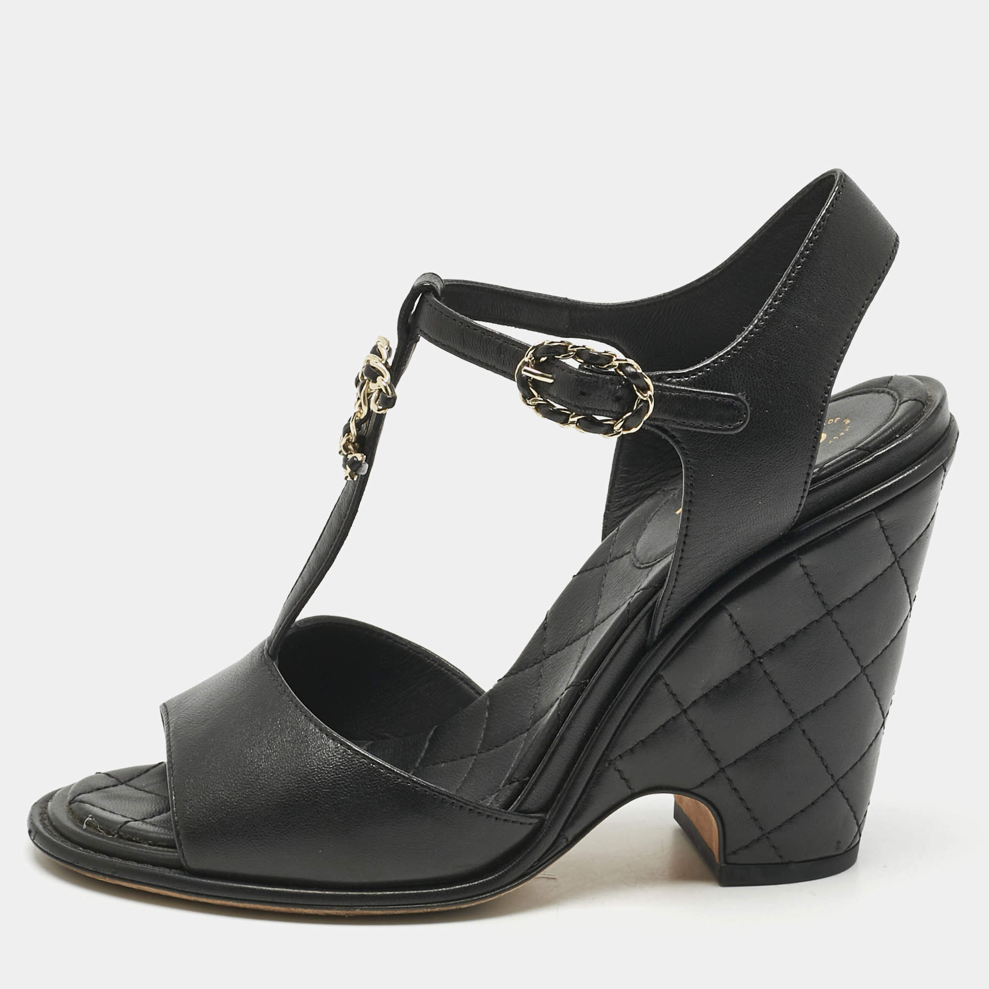 مملوكة مسبقًا Chanel Black Quilted Leather CC Chain Wedge Platform Sandals Size 38.5