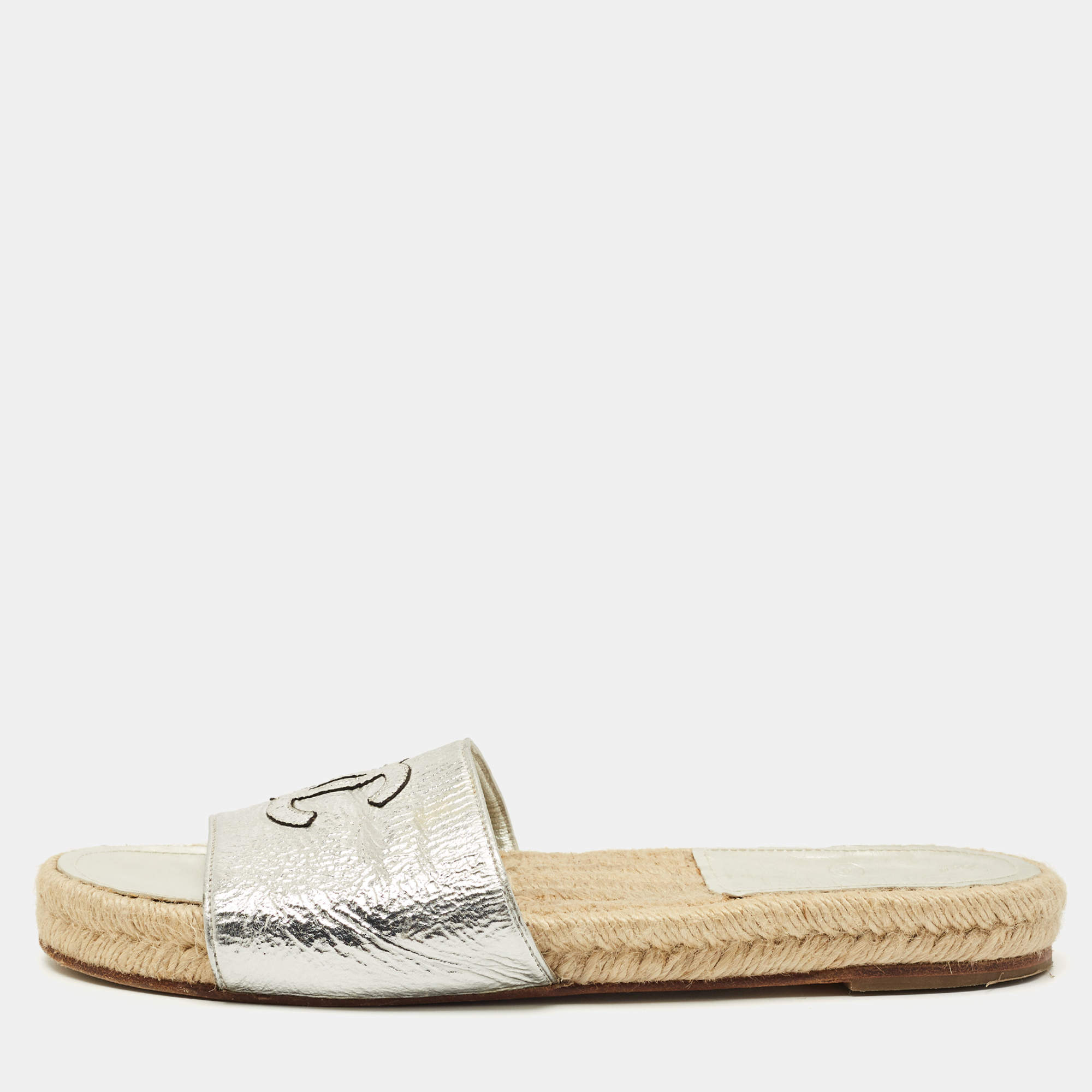 Pre Owned Chanel Silver Leather CC Espadrille Slides Sandals Size 39