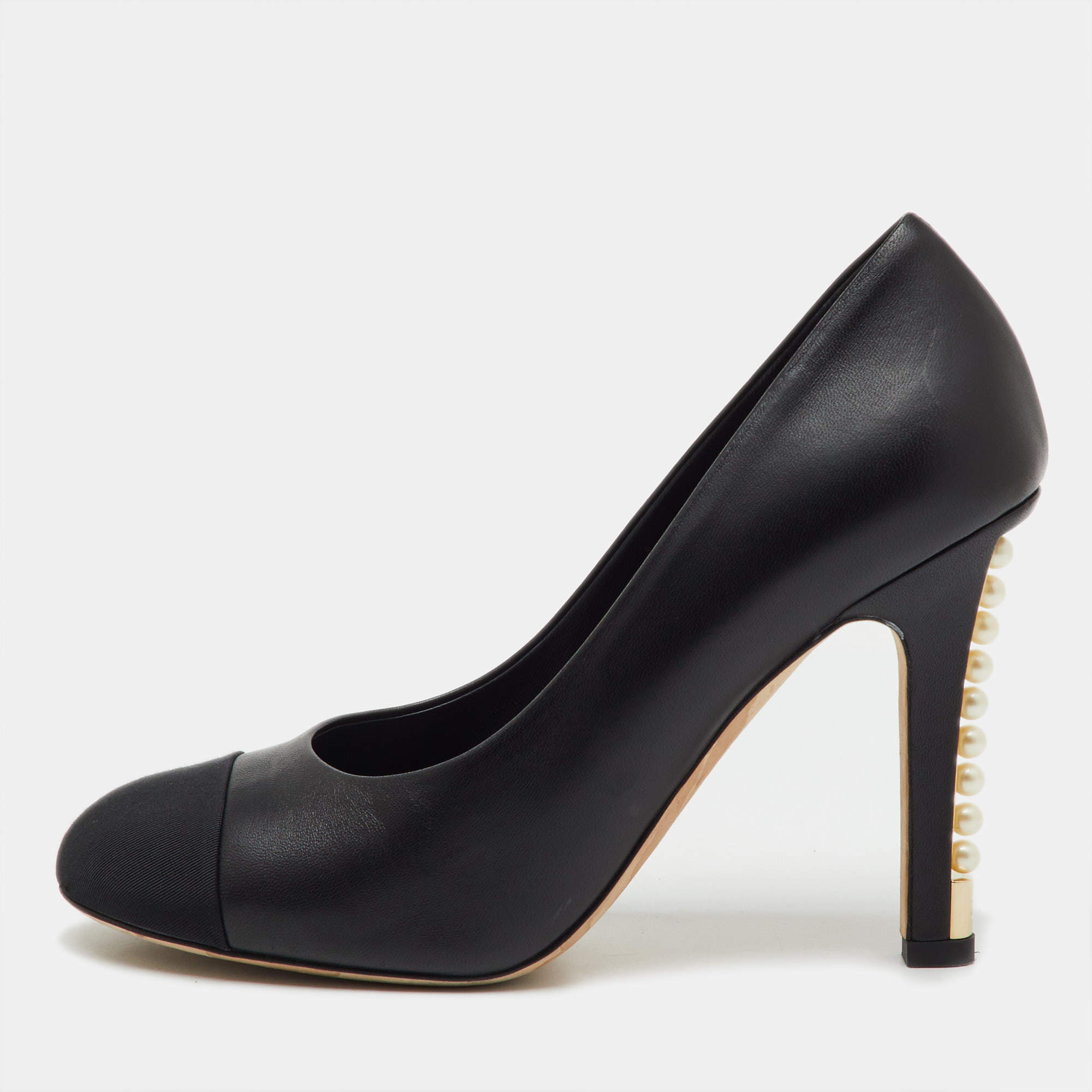 Pre Owned Chanel Black Leather and Fabric Cap Toe CC Faux Pearl Heel Pumps Size 41