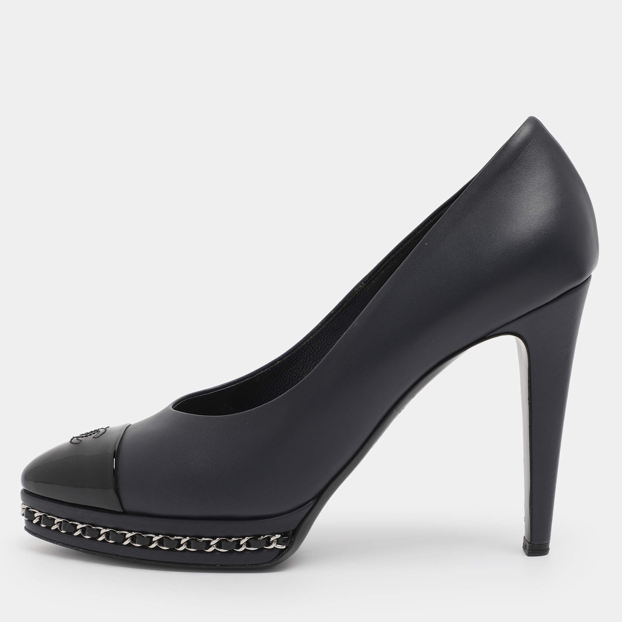 Pre Owned Chanel Navy Leather CC Cap Toe Chain Detail Platform Pumps Size 40