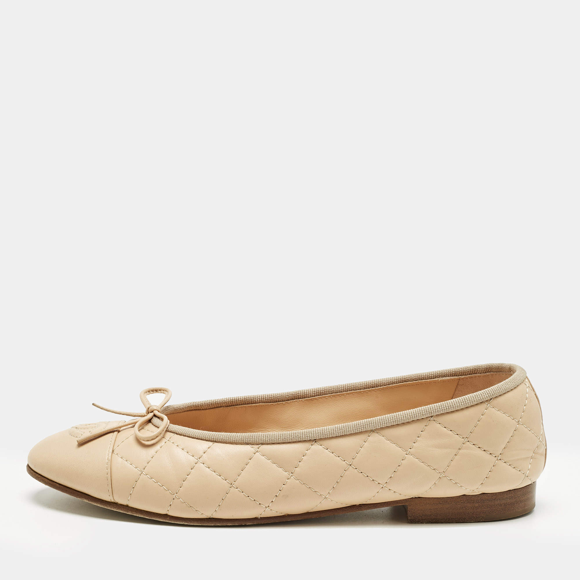 Pre Owned Chanel Beige Quilted Leather CC Cap Toe Ballet Flats Size 39