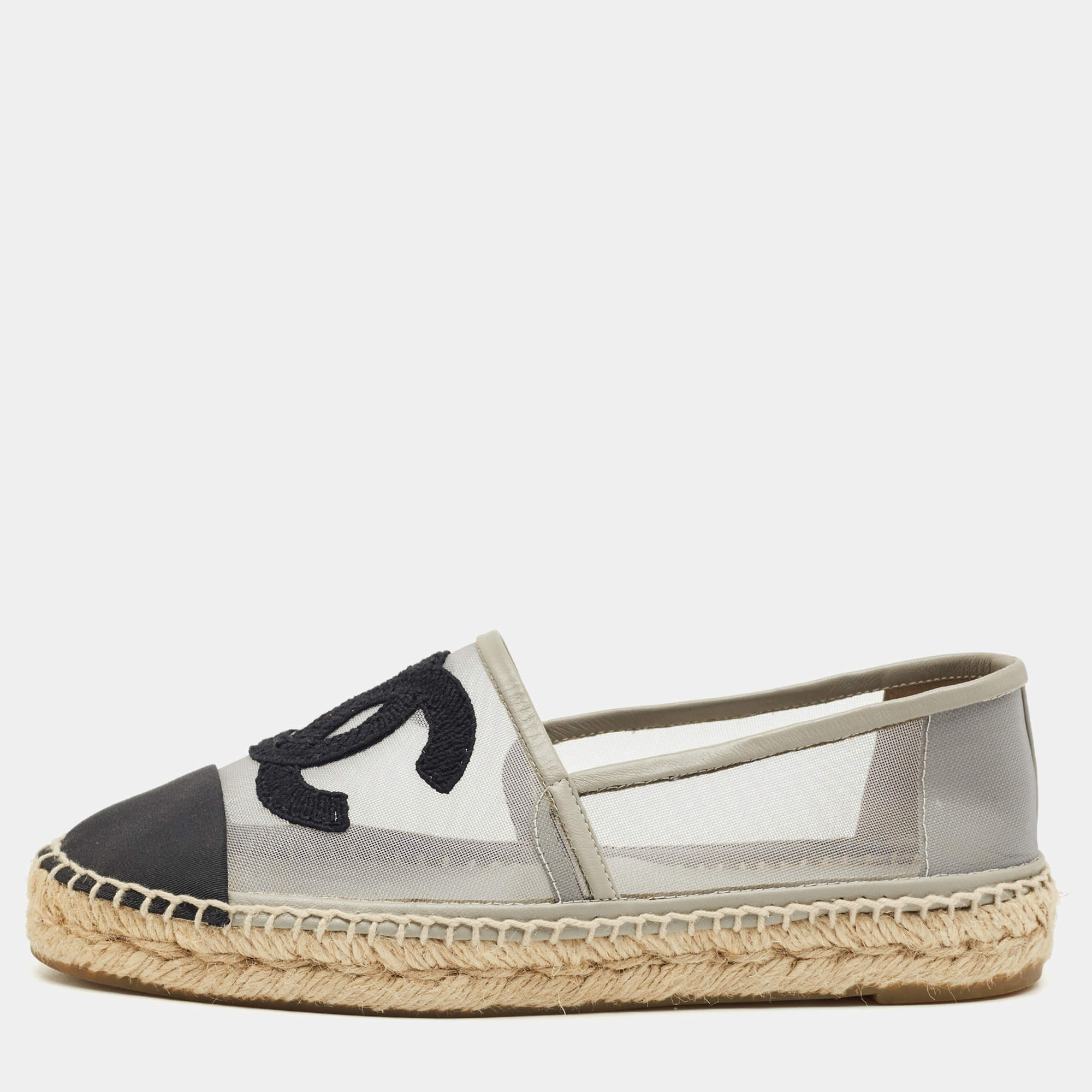 مملوكة مسبقًا حذاء إسبادريل فلات شانيل تويد وقماش أسود بمقدمة مقوسة بشعار CC مقاس 36