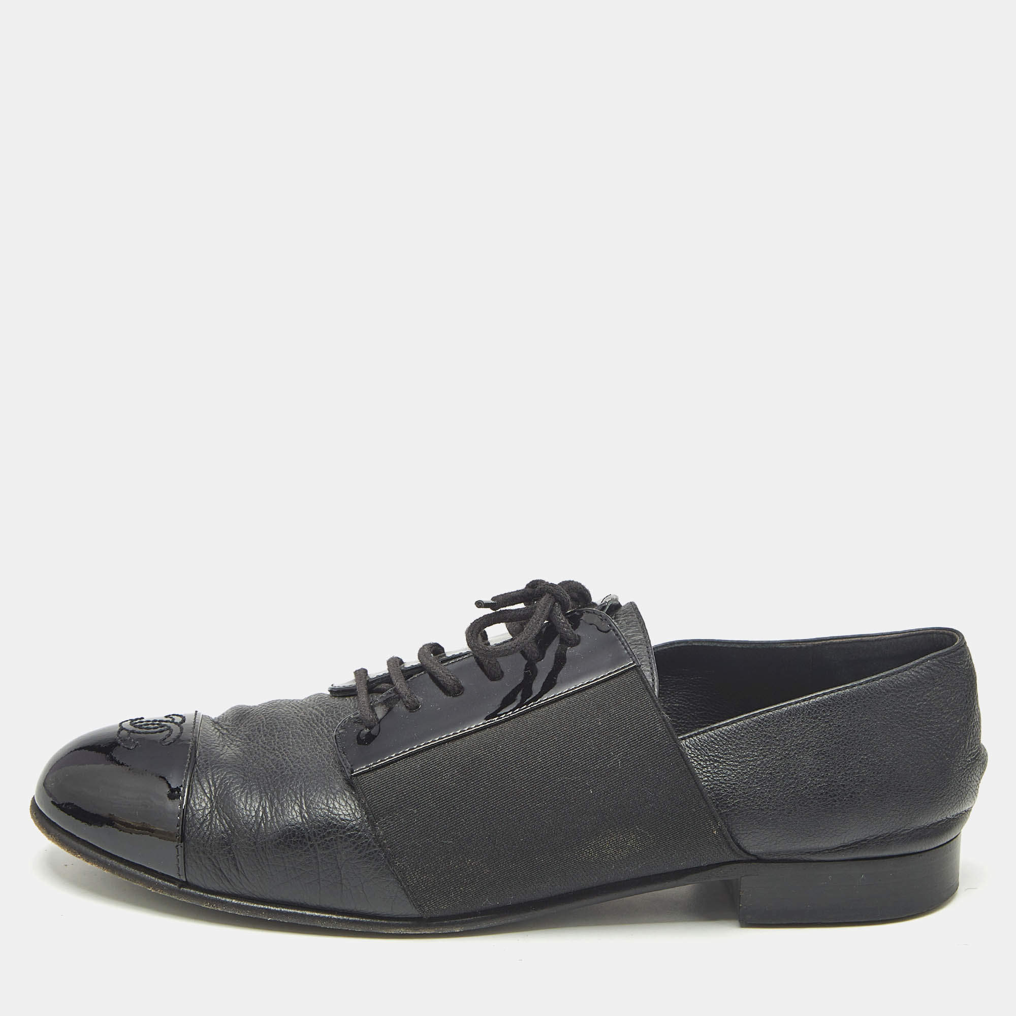 Pre Owned Chanel Black Leather Interlocking CC Logo Oxfords Size 38