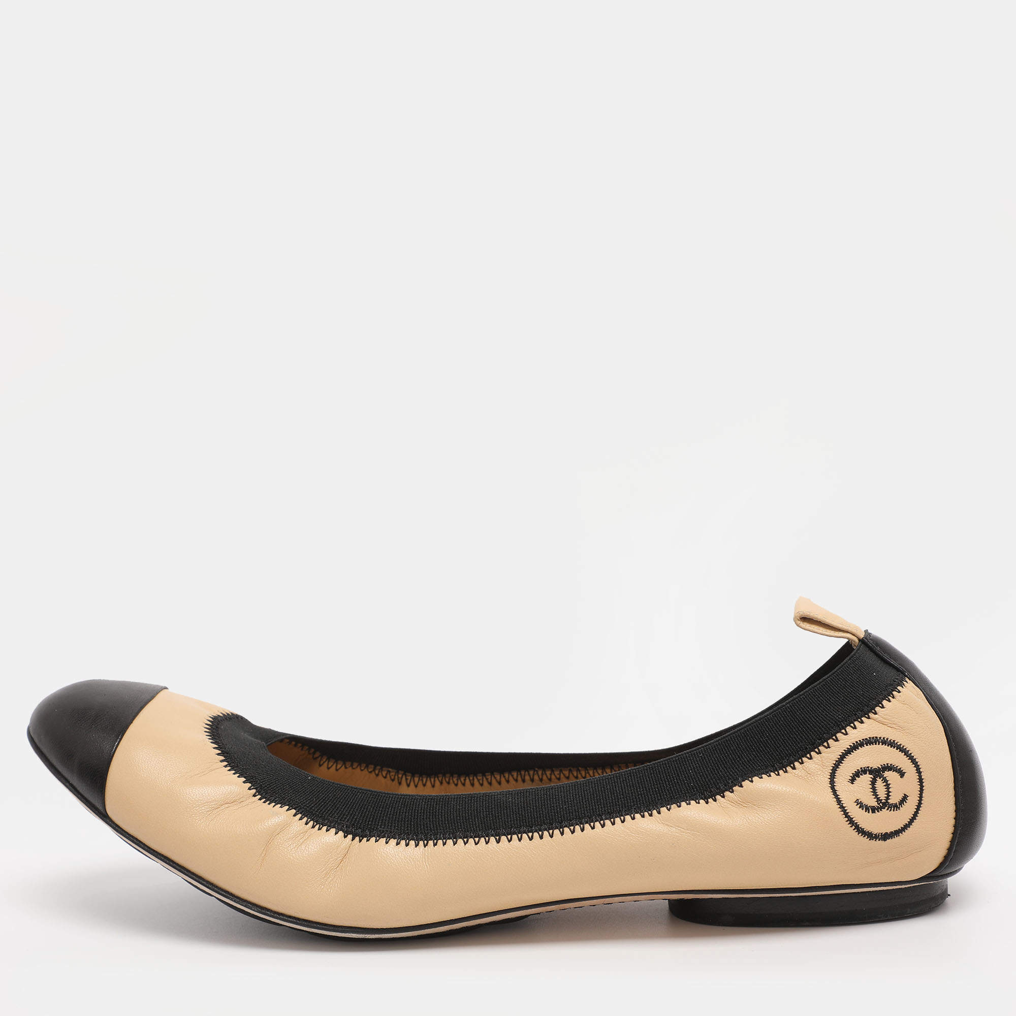 Pre Owned Chanel Beige/Black Leather Scrunch Ballet Flats Size 39.5