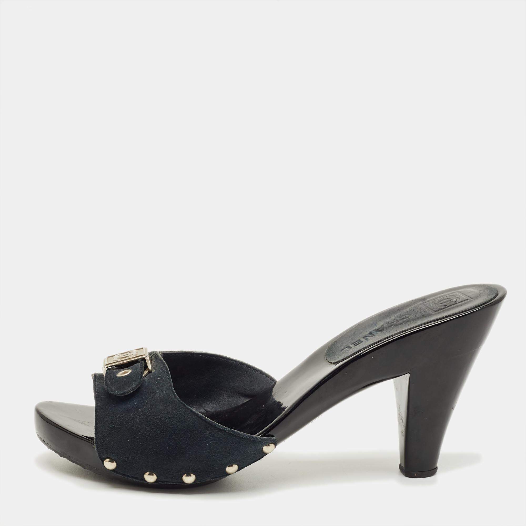 Pre Owned Chanel Black Suede CC Logo Slide Sandals Size 37
