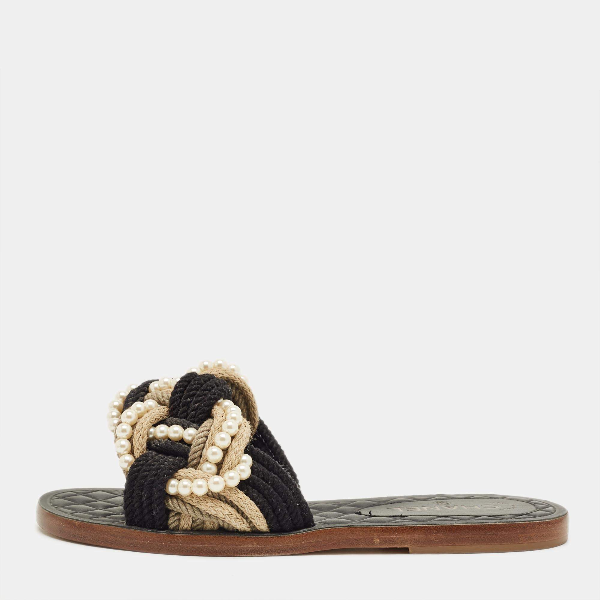 مملوكة مسبقًا شبشب شانيل قماش مجدول ملون ولؤلؤ صناعي مسطح مقاس 40