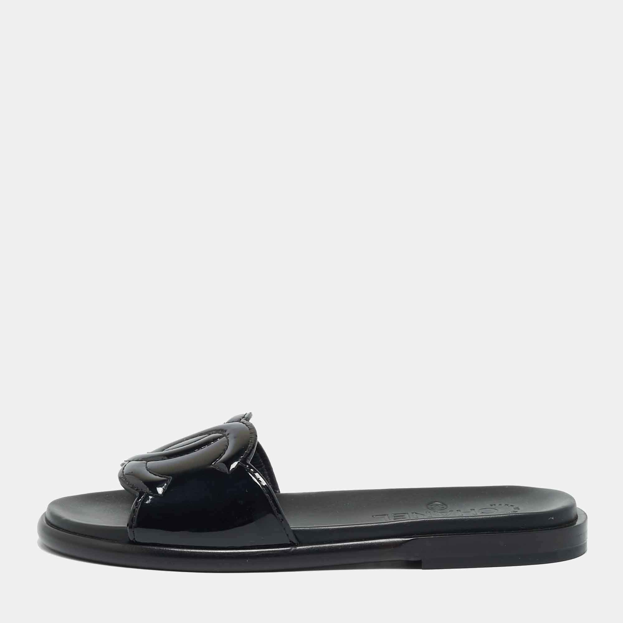 Pre Owned Chanel Black Patent Leather CC Logo Flat Slides Size 36