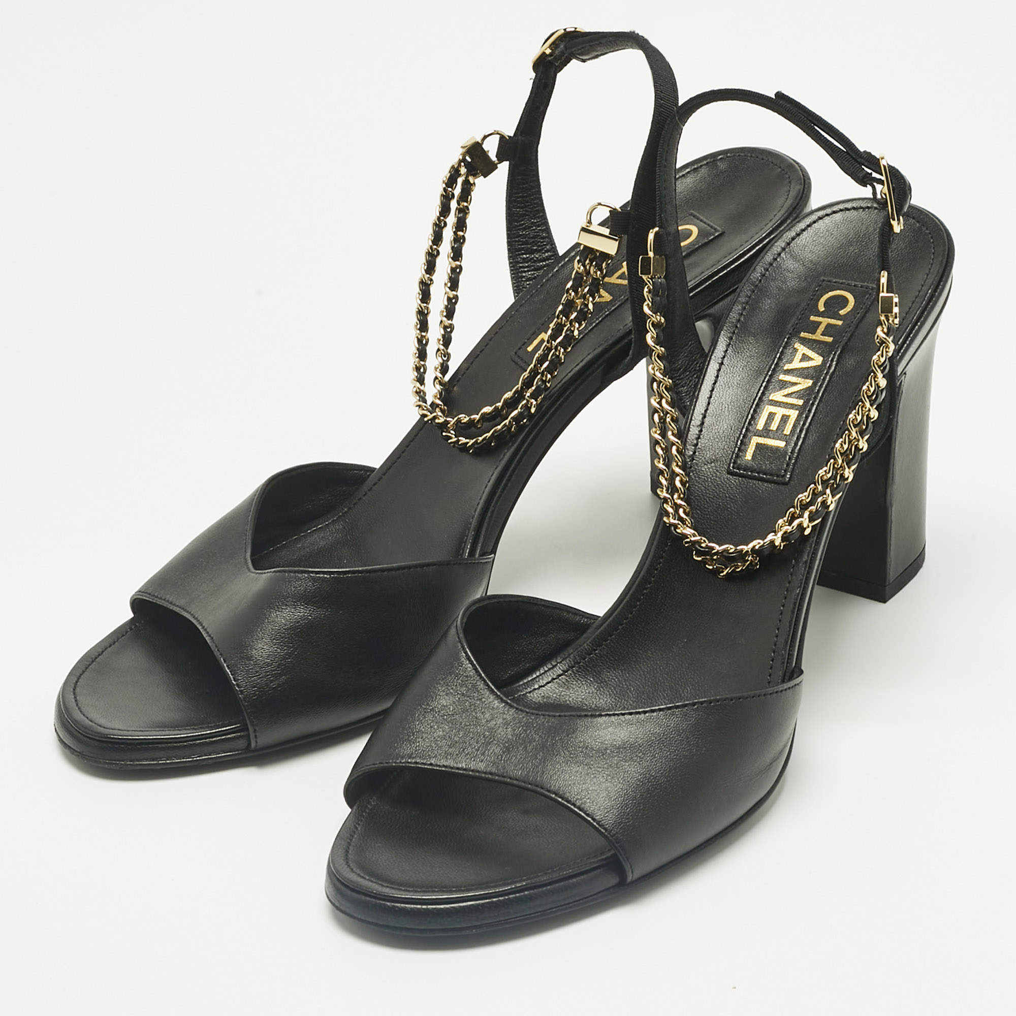 Chanel Silver Leather and Black Fabric Cap Toe Slingback