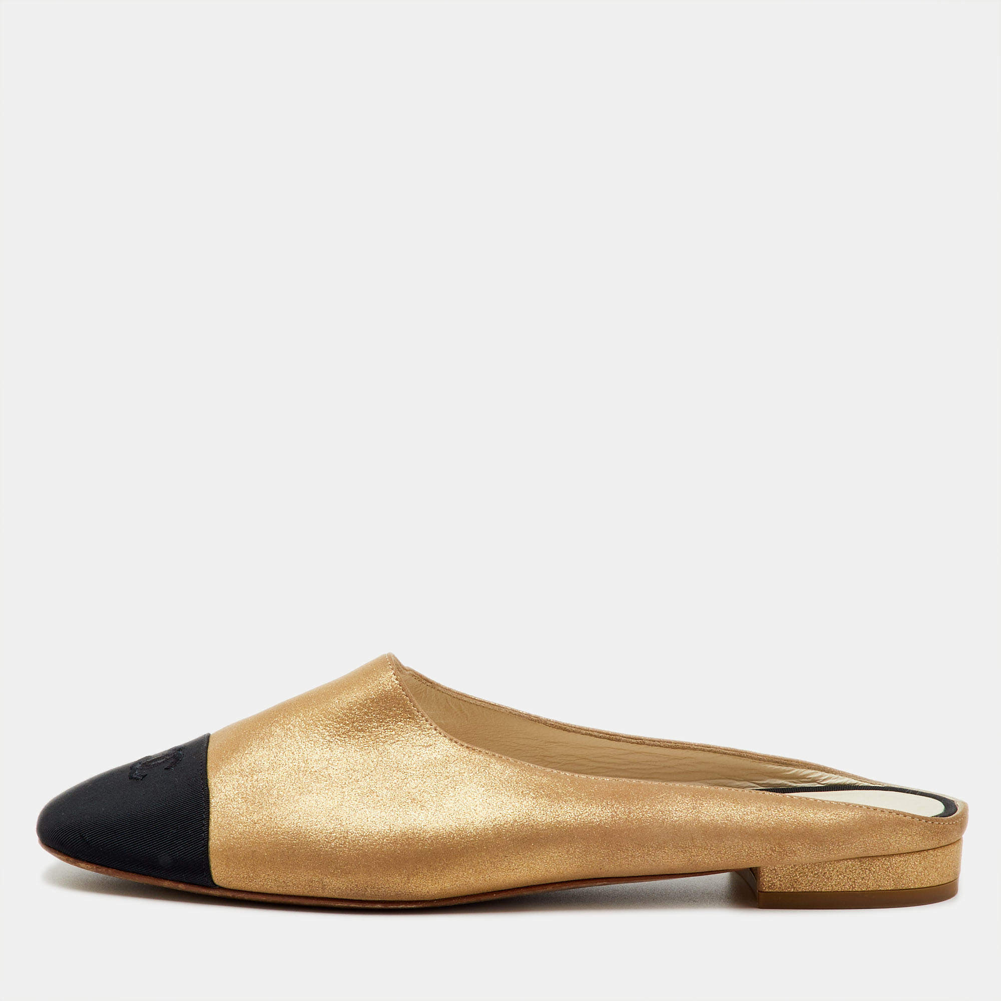 Pre Owned Chanel Gold/Black Metallic Leather and Fabric CC Cap Toe Flat Mules Size 39