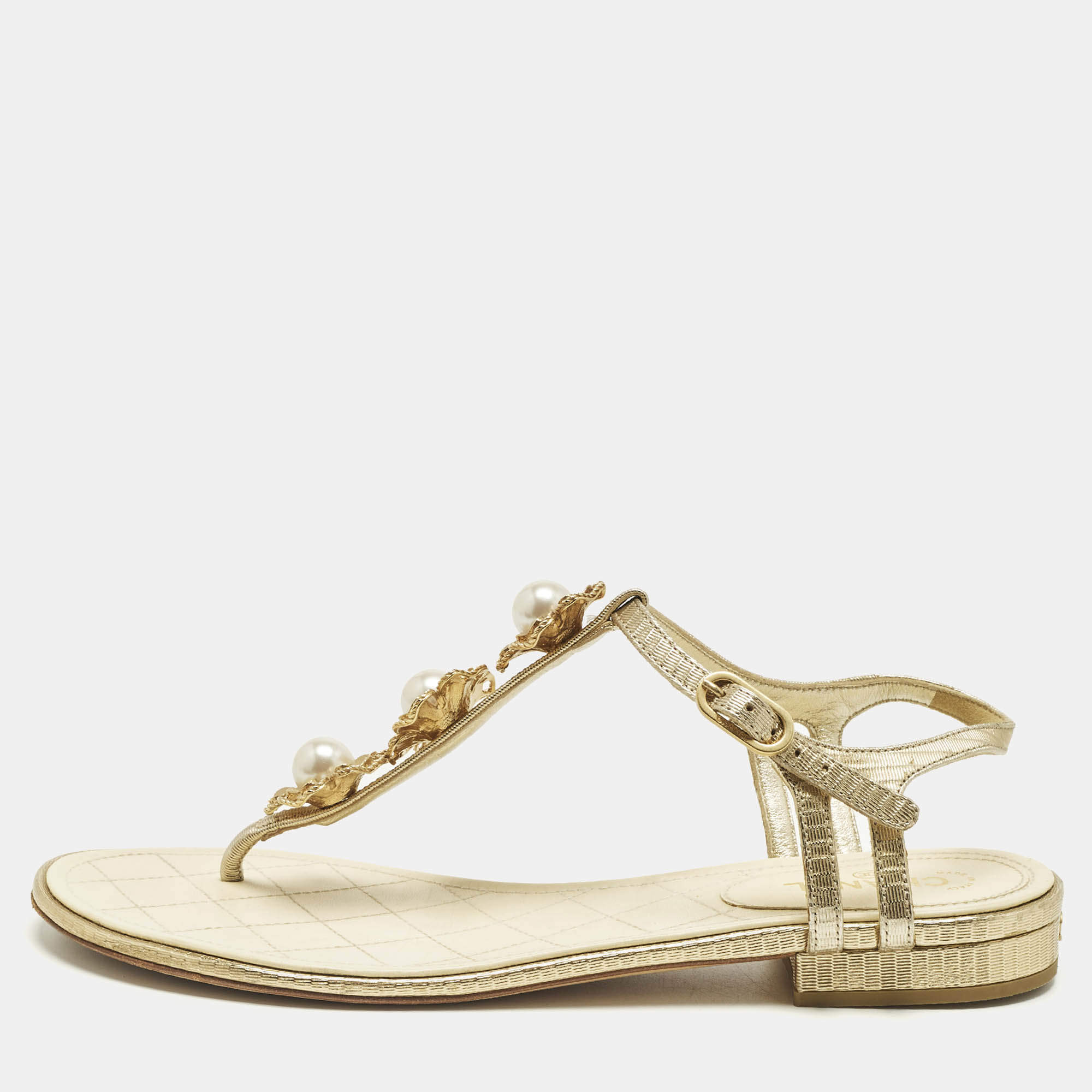 Pre Owned Chanel Gold Leather Pearl Camellia Thong T-Strap Flat Sandals Size 38.5