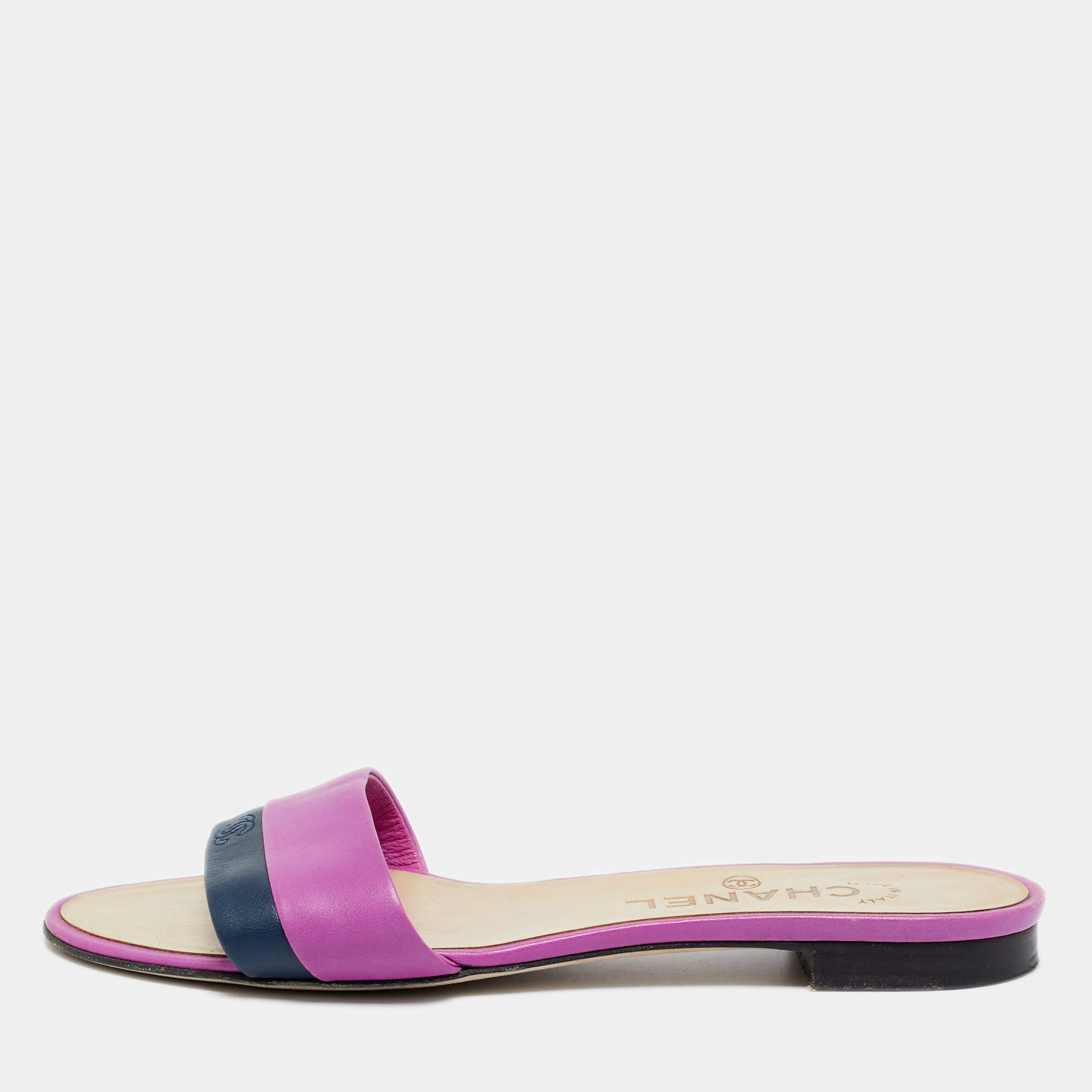 Pre Owned Chanel Purple/Navy Blue Leather CC Flat Slides Size 37.5