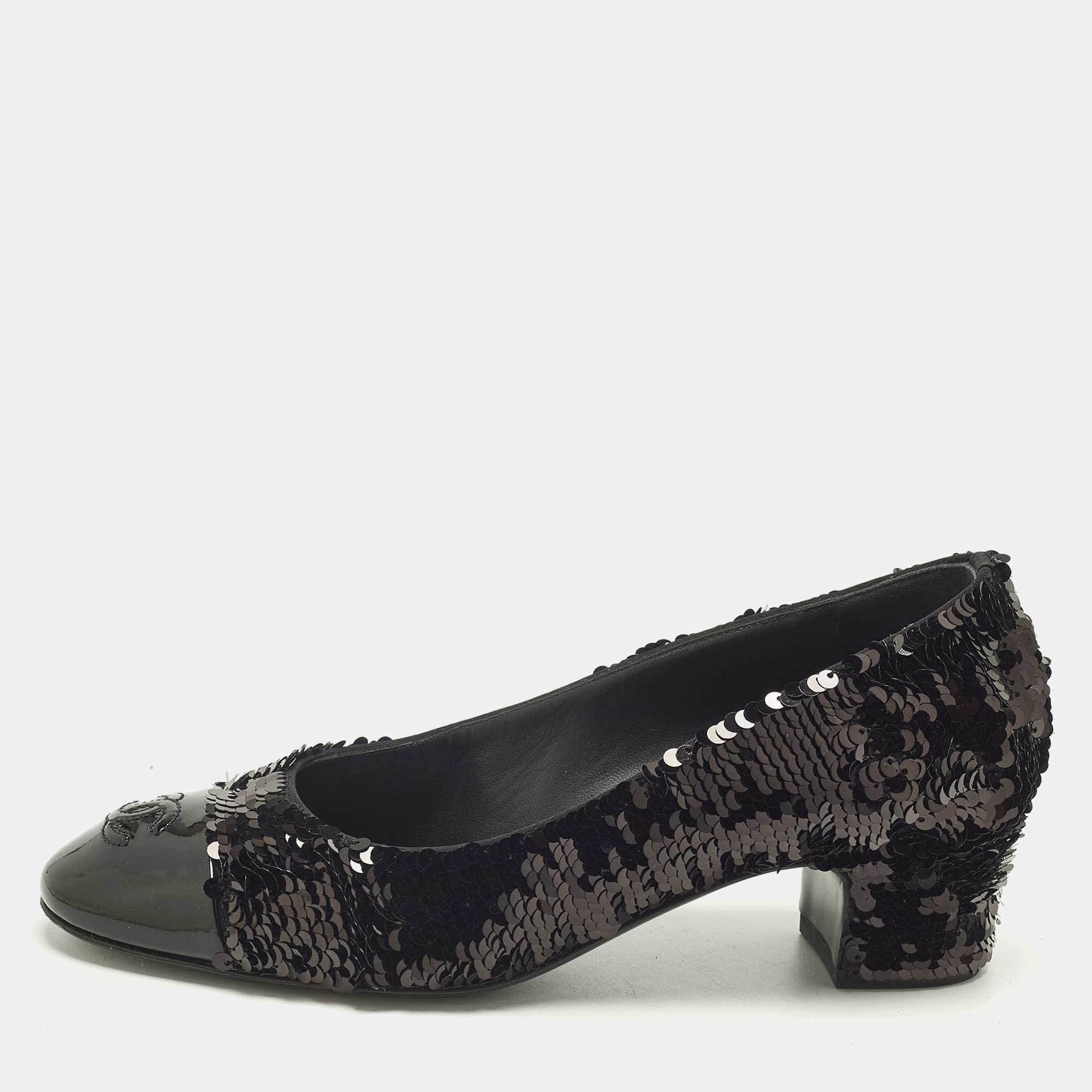 Pre Owned Chanel Black Patent Leather and Sequins CC Cap Toe Pumps Size 36