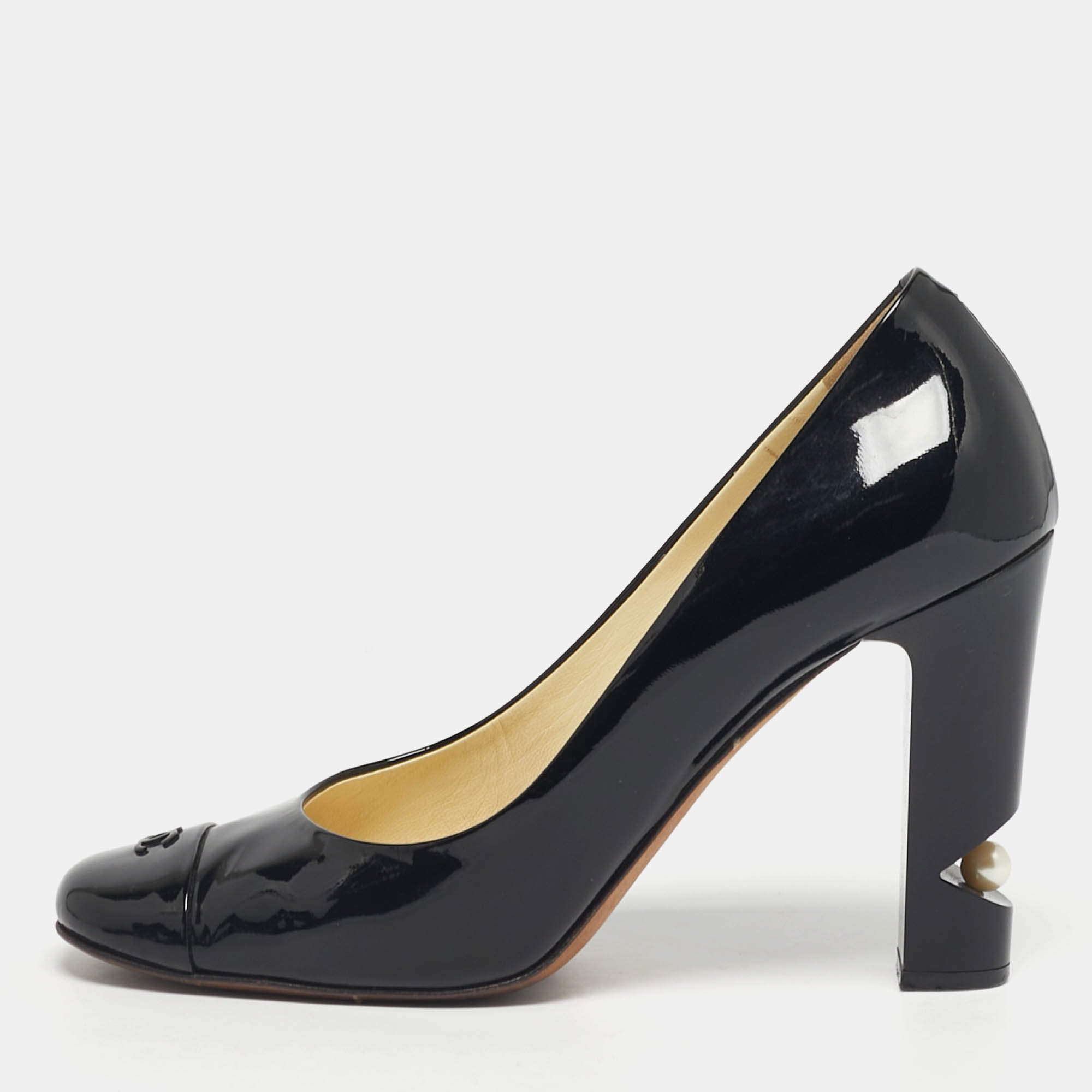 Pre Owned Chanel Black Patent Leather CC Pearl Heel Pumps Size 39.5