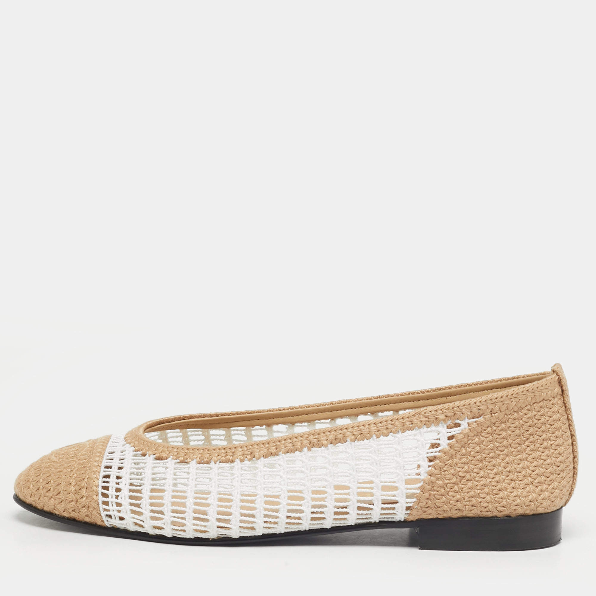 Pre Owned Chanel CC Size 37.5 Beige/White Knit Fabric CC Cap Toe Ballet Flats