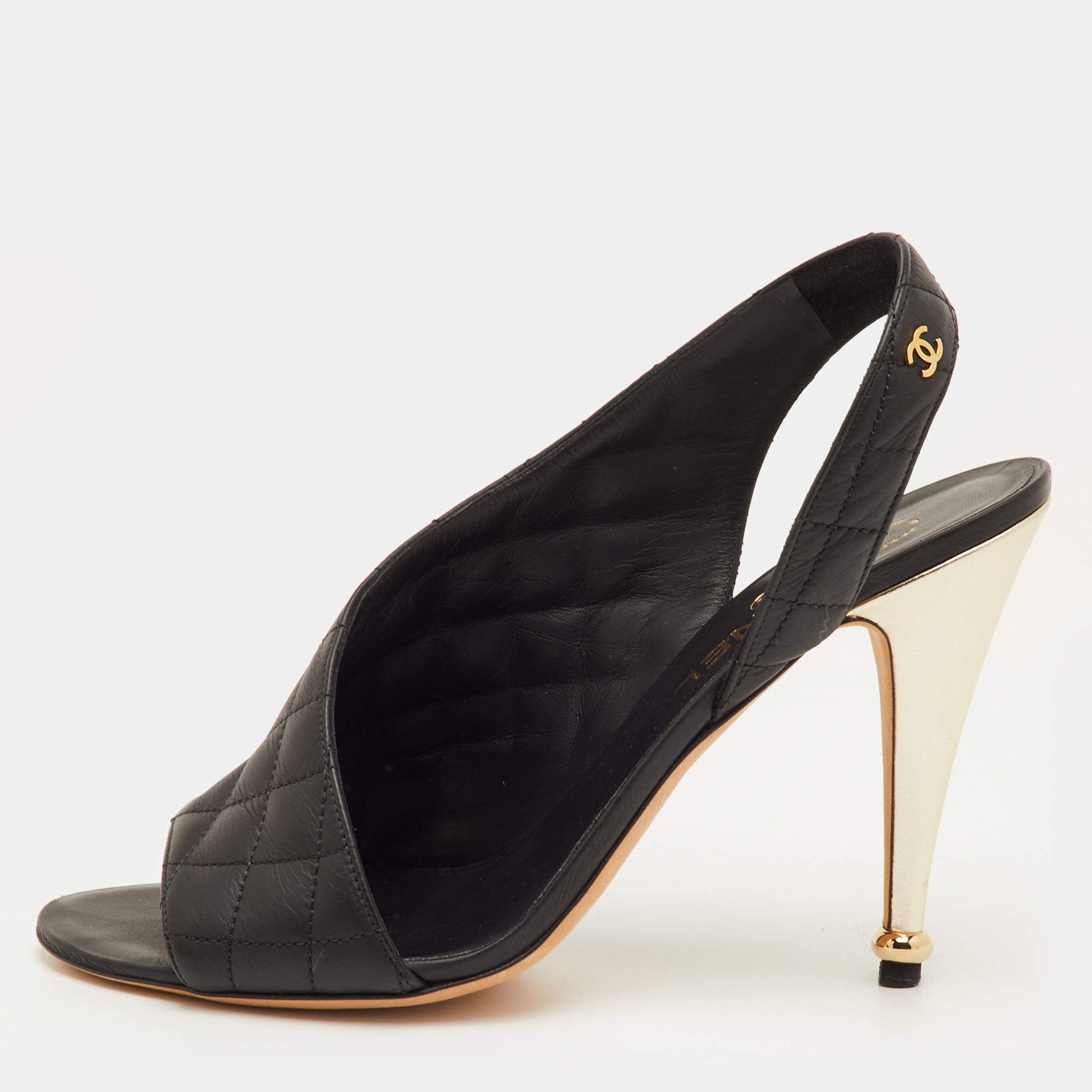 مملوكة مسبقًا صندل شانيل سيلينغبك مفتوح من الجلد المبطّن أسود بشعار الماركة سي سي مقاس 40.5