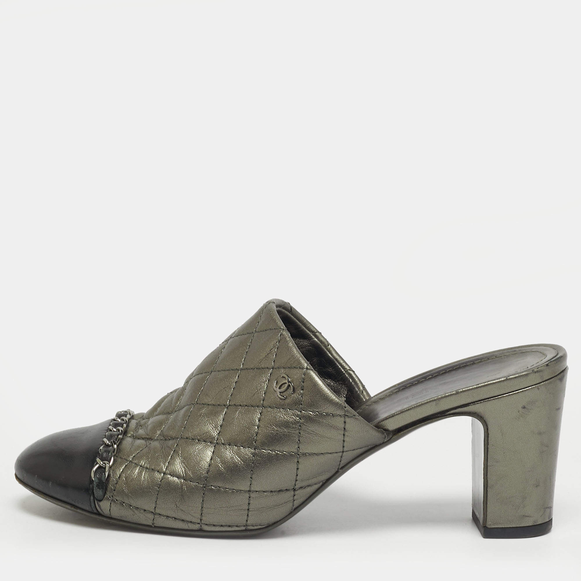 مملوكة مسبقًا Chanel CC Cap Toe Size 39.5 Dark Green/Black Quilted Leather Chain Detail Block Heel Mules