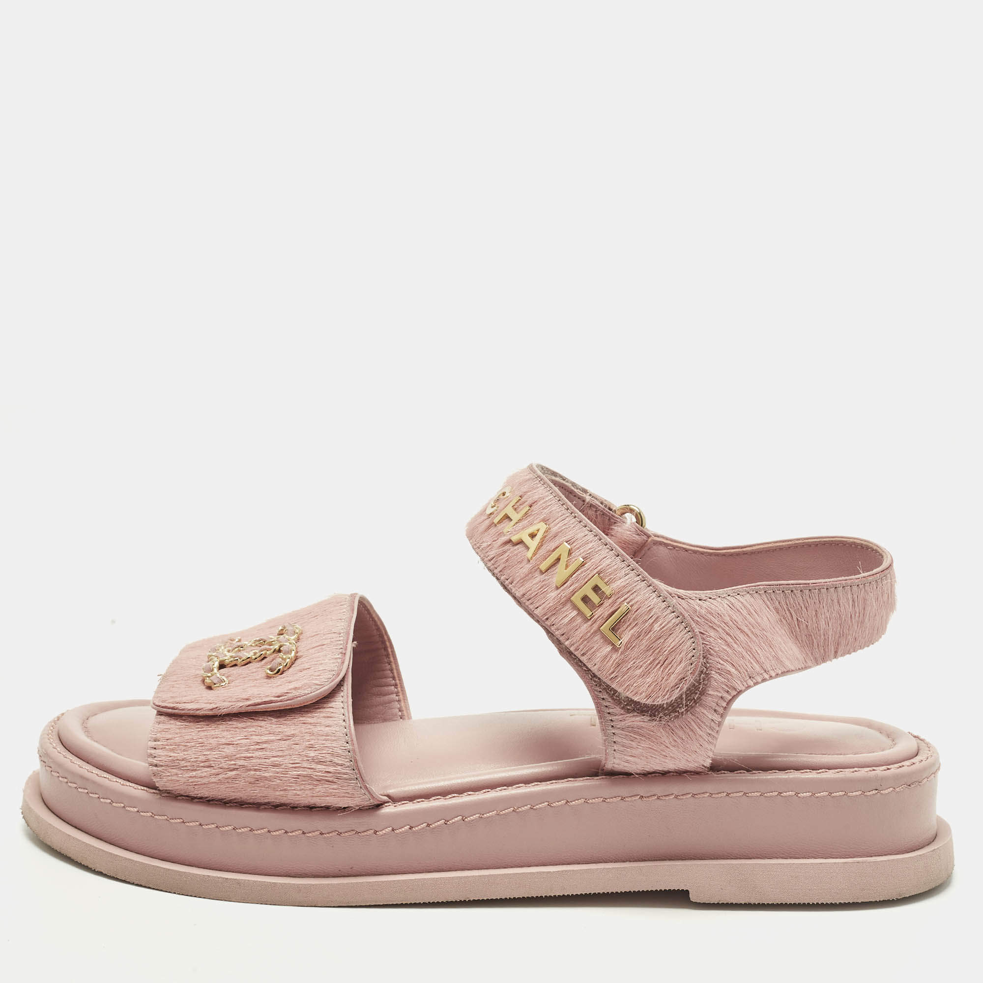 Pre Owned صندل فلات شانيل شعر عجل أزرق كحلي CC مقاس 39.5