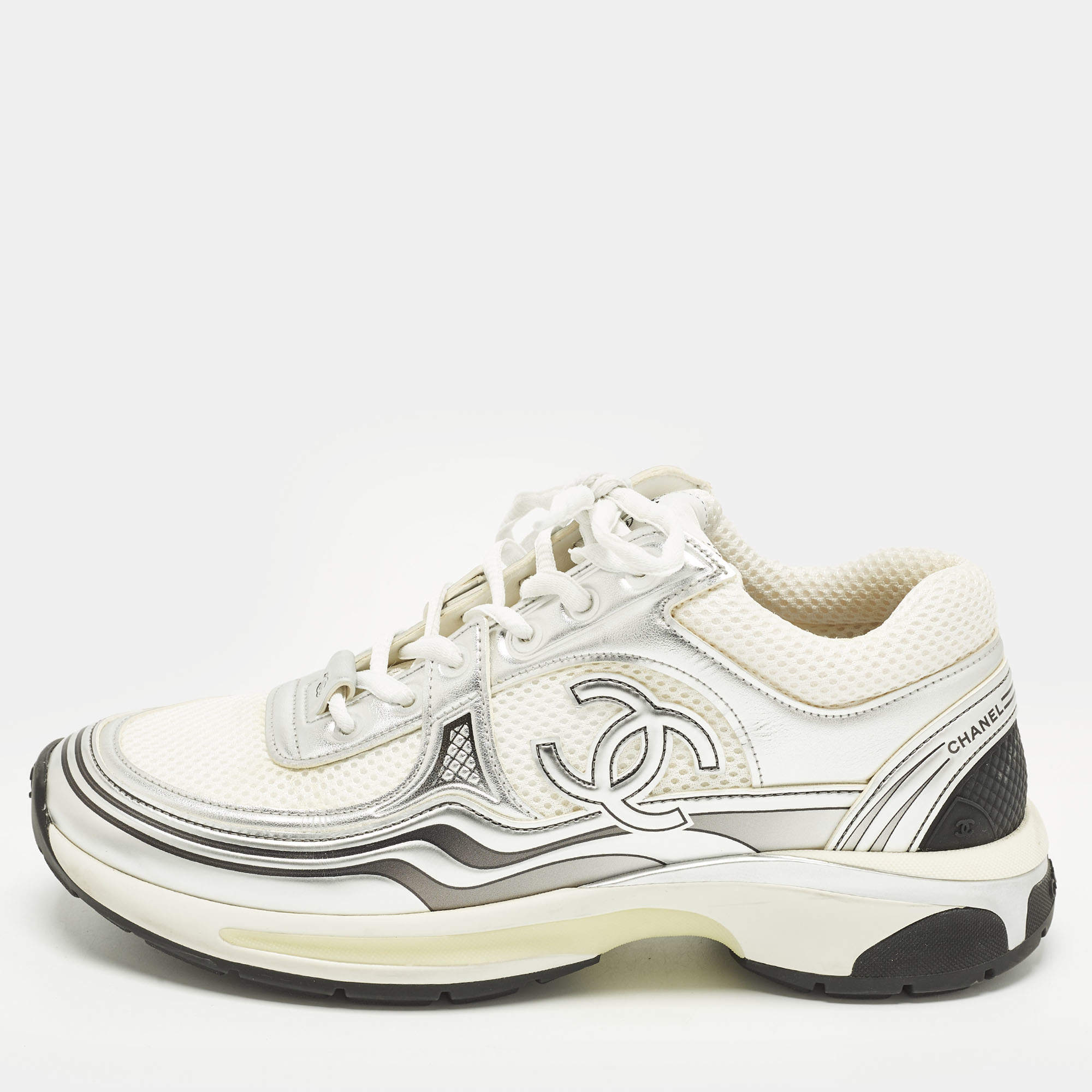 مملوكة مسبقًا حذاء رياضي شانيل جلد وجلد مقلوب متعدد الألوان شعار CC رباط علوي مقاس 36