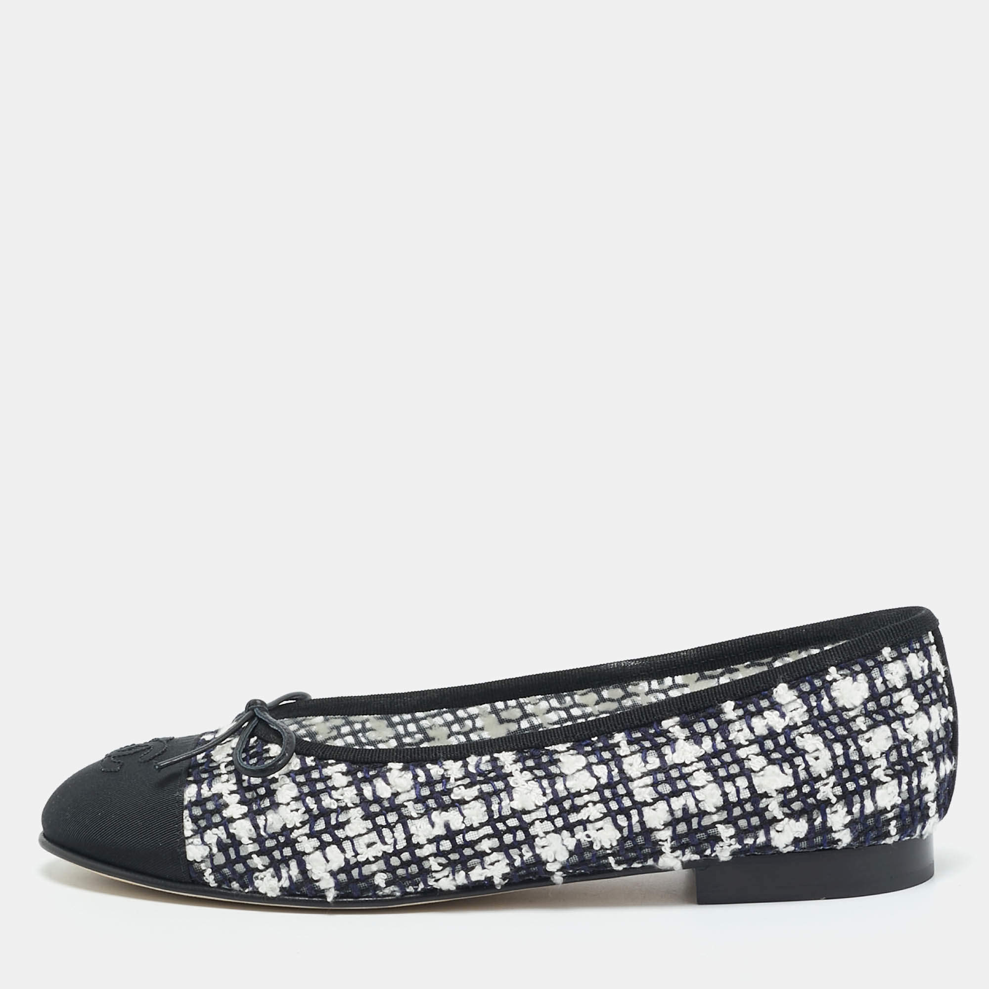 مملوكة مسبقًا Chanel CC Size 38.5 Tricolor Canvas and Tweed Bow Cap Toe Ballet Flats