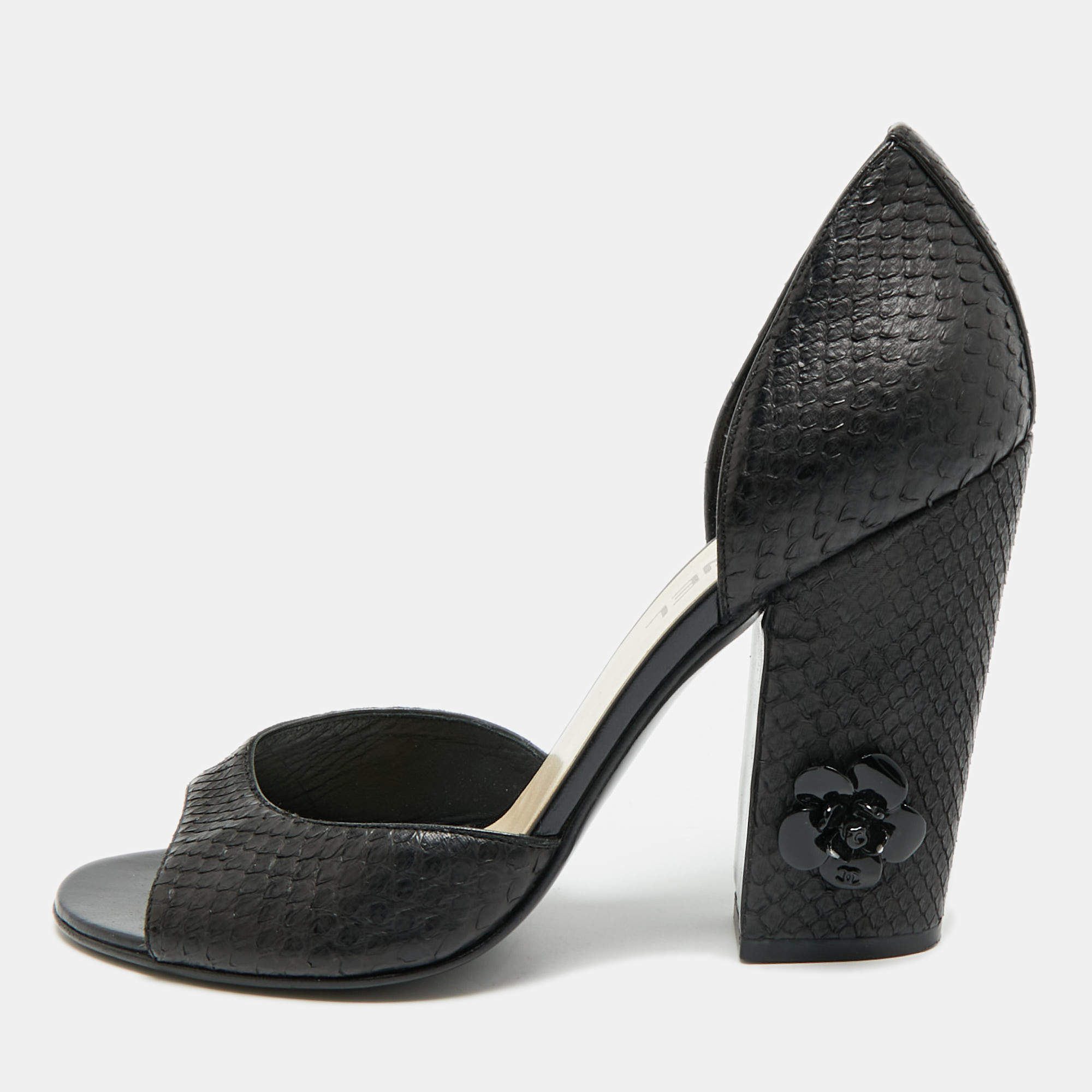 مملوكة مسبقًا Chanel CC Camellia Size 39.5 Black Snakeskin Leather Flower Embellished D'orsay Block Heel Pumps