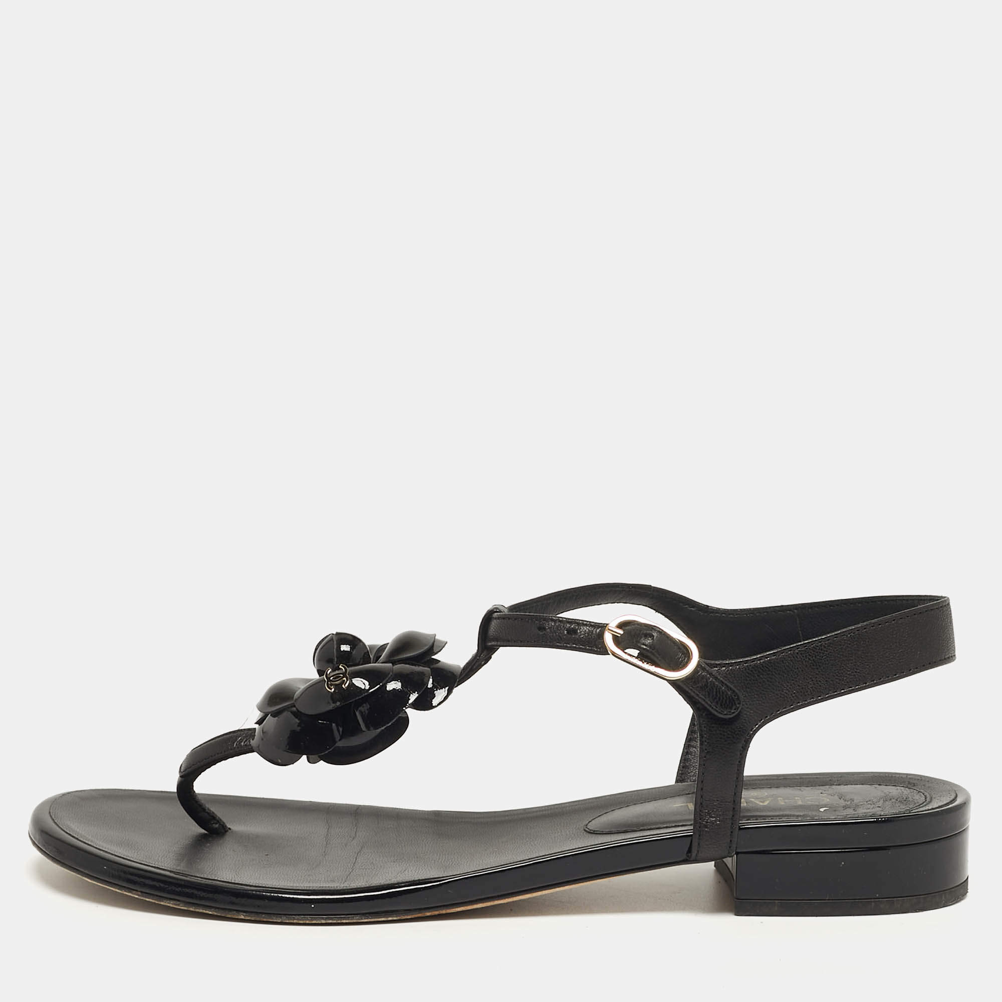Pre Owned Chanel Camellia Size 38 Black Patent and Leather Thong Sandals