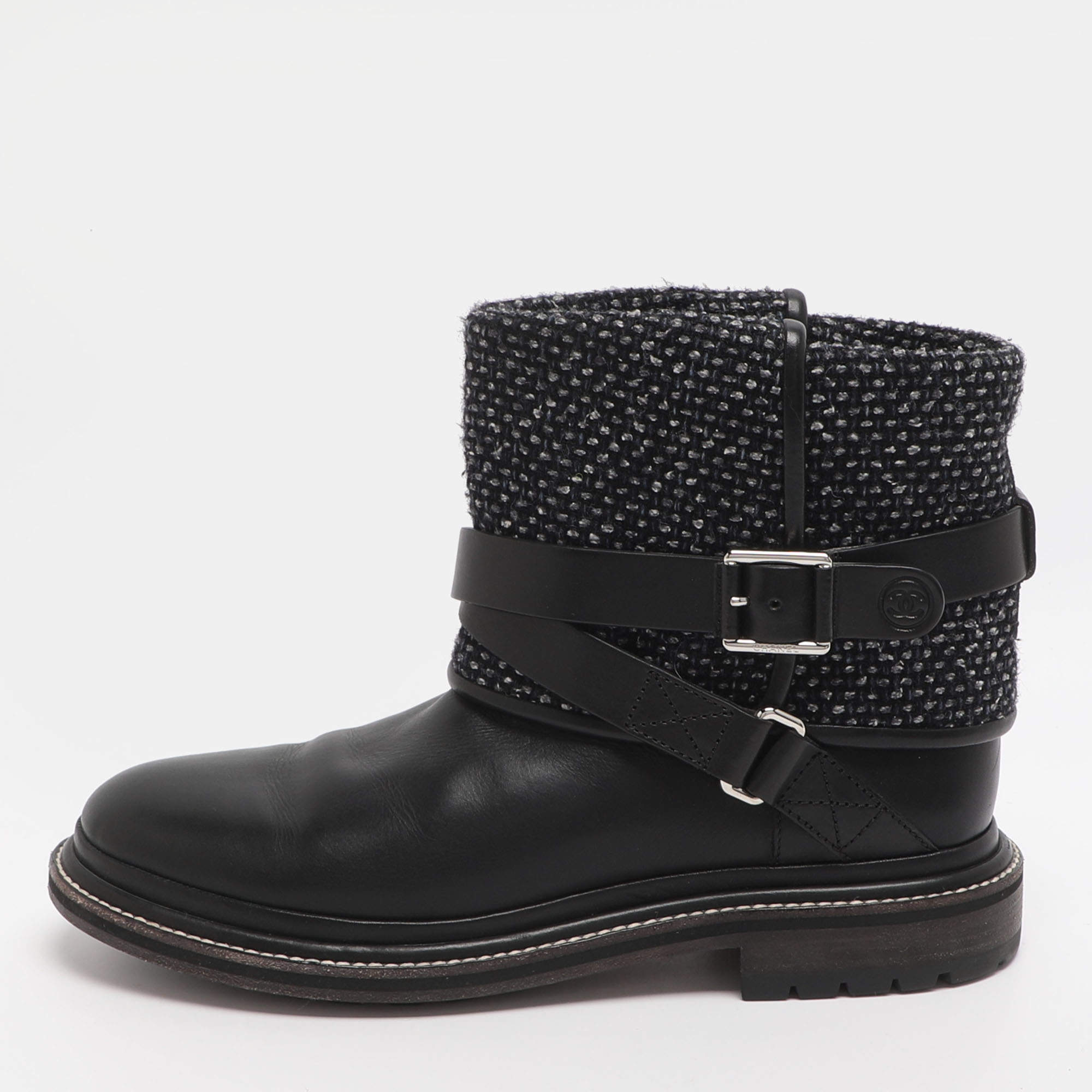 Pre Owned بوت شانيل جلدي وتويد أسود/رمادي بطول الكاحل مقاس 39