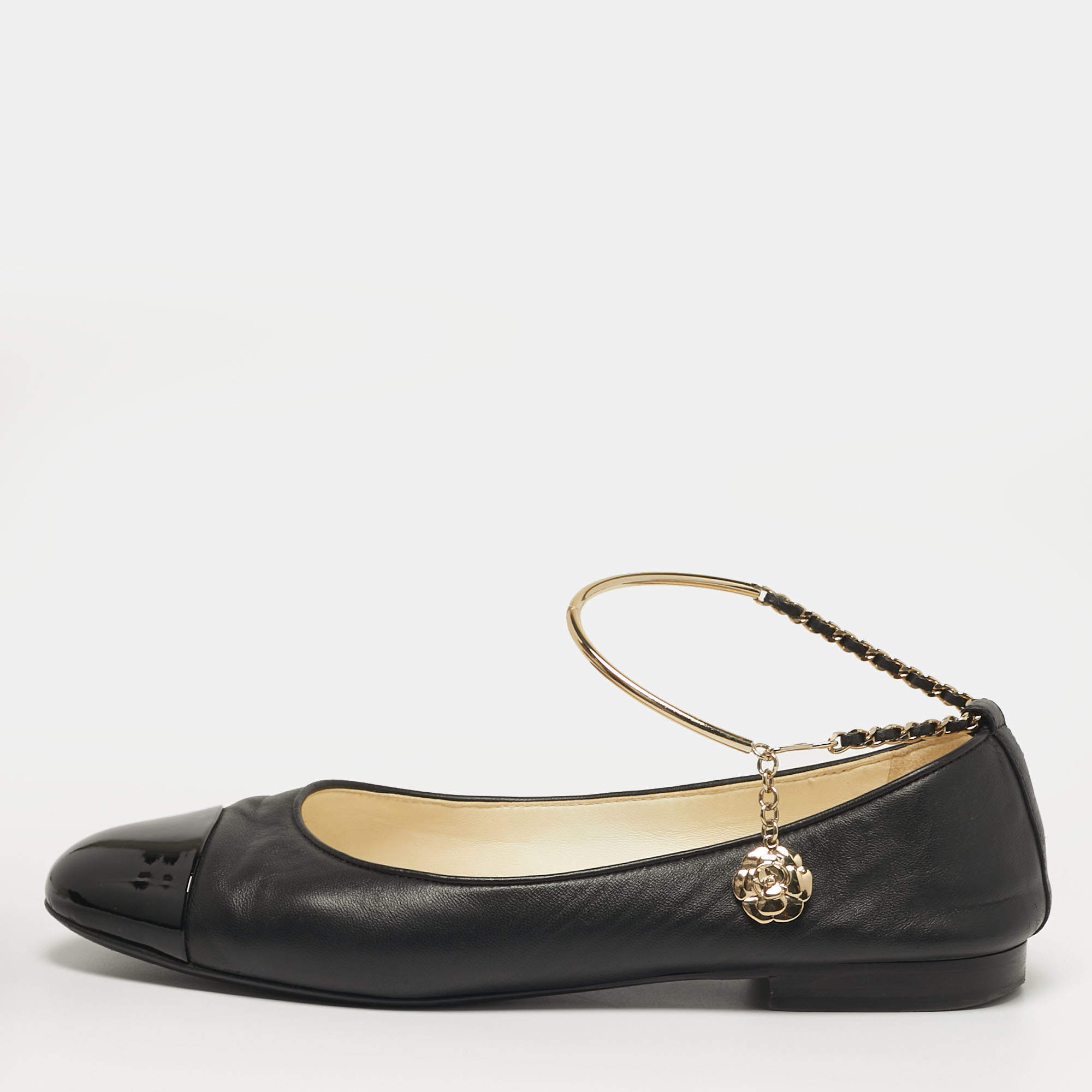 Pre Owned Chanel CC Size 38 Black Leather and Patent Leather Chain Cap Toe Ballet Flats